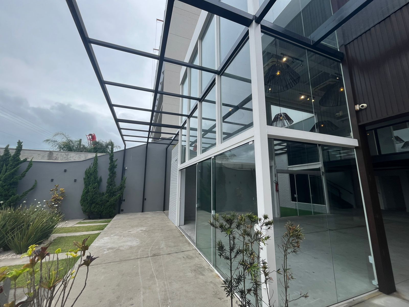 PRÉDIO COMERCIAL PARA LOCAÇÃO NA QUADRA MAR DA PRAIA BRAVA