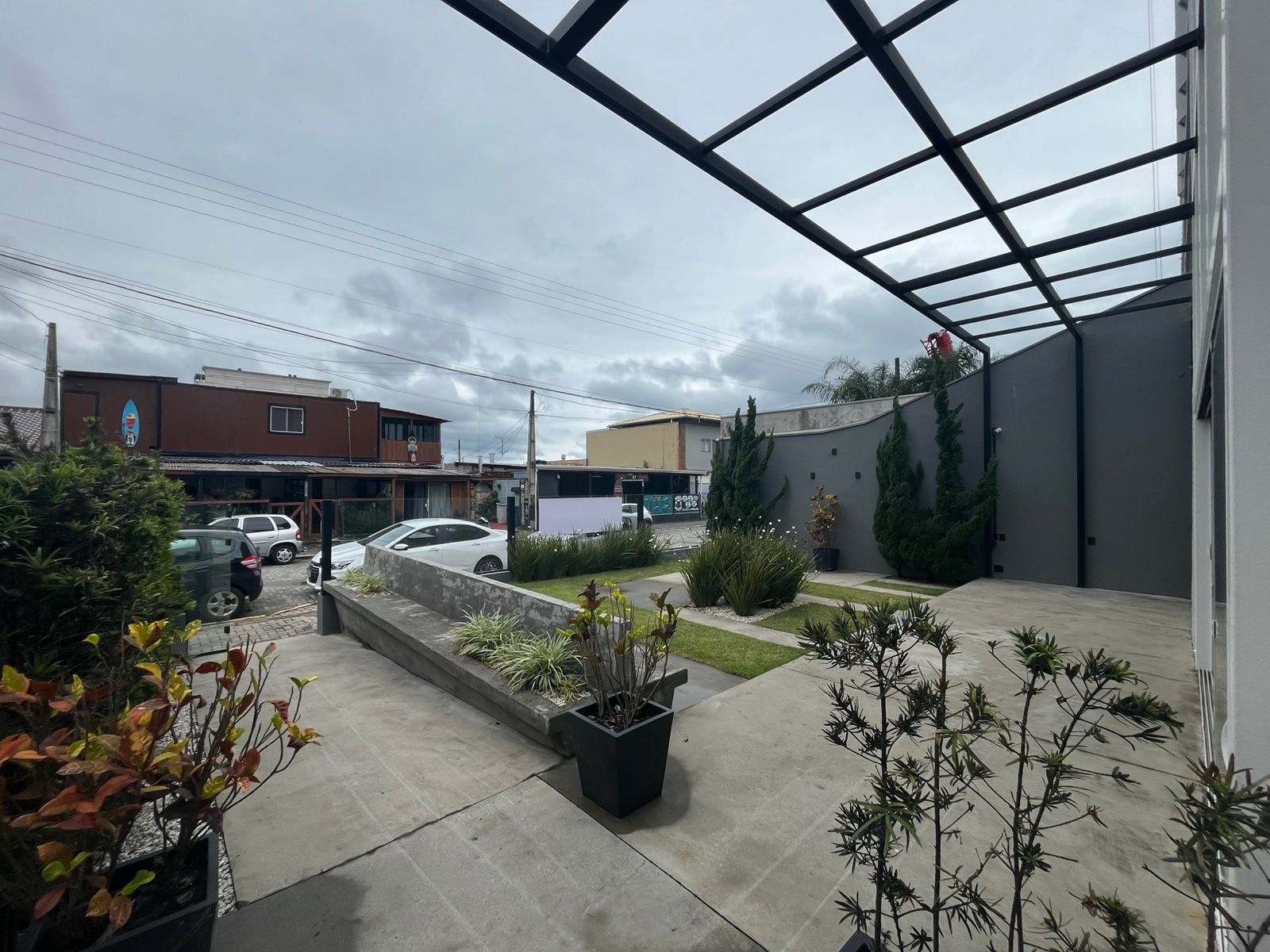 PRÉDIO COMERCIAL PARA LOCAÇÃO NA QUADRA MAR DA PRAIA BRAVA