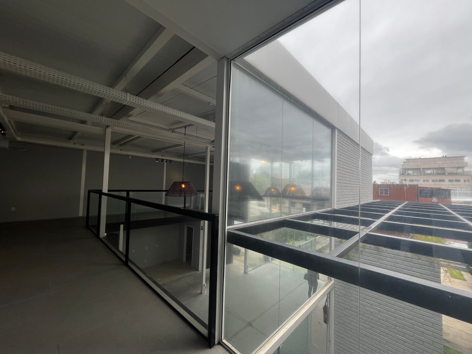 PRÉDIO COMERCIAL PARA LOCAÇÃO NA QUADRA MAR DA PRAIA BRAVA