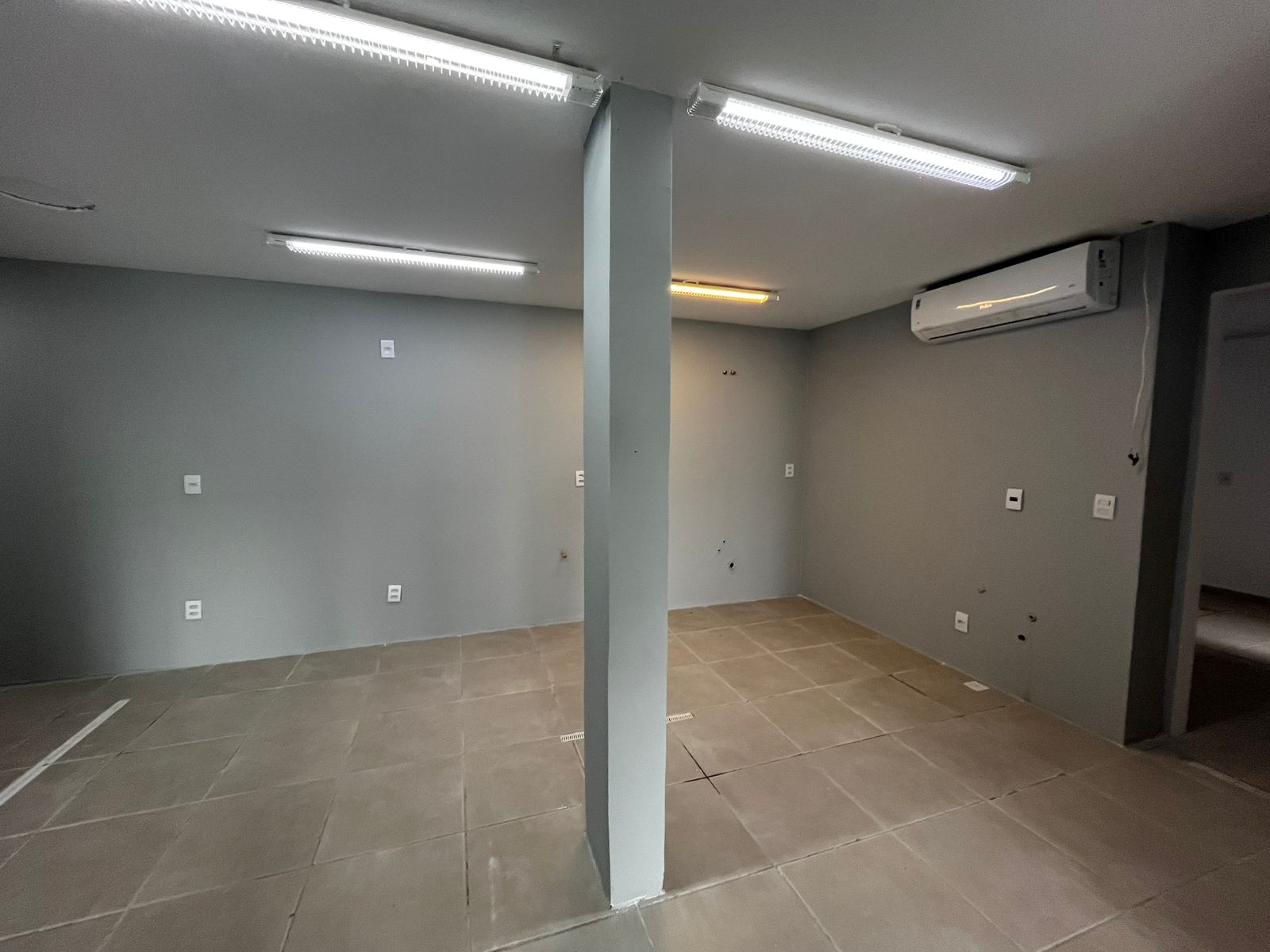 PRÉDIO COMERCIAL PARA LOCAÇÃO NA QUADRA MAR DA PRAIA BRAVA