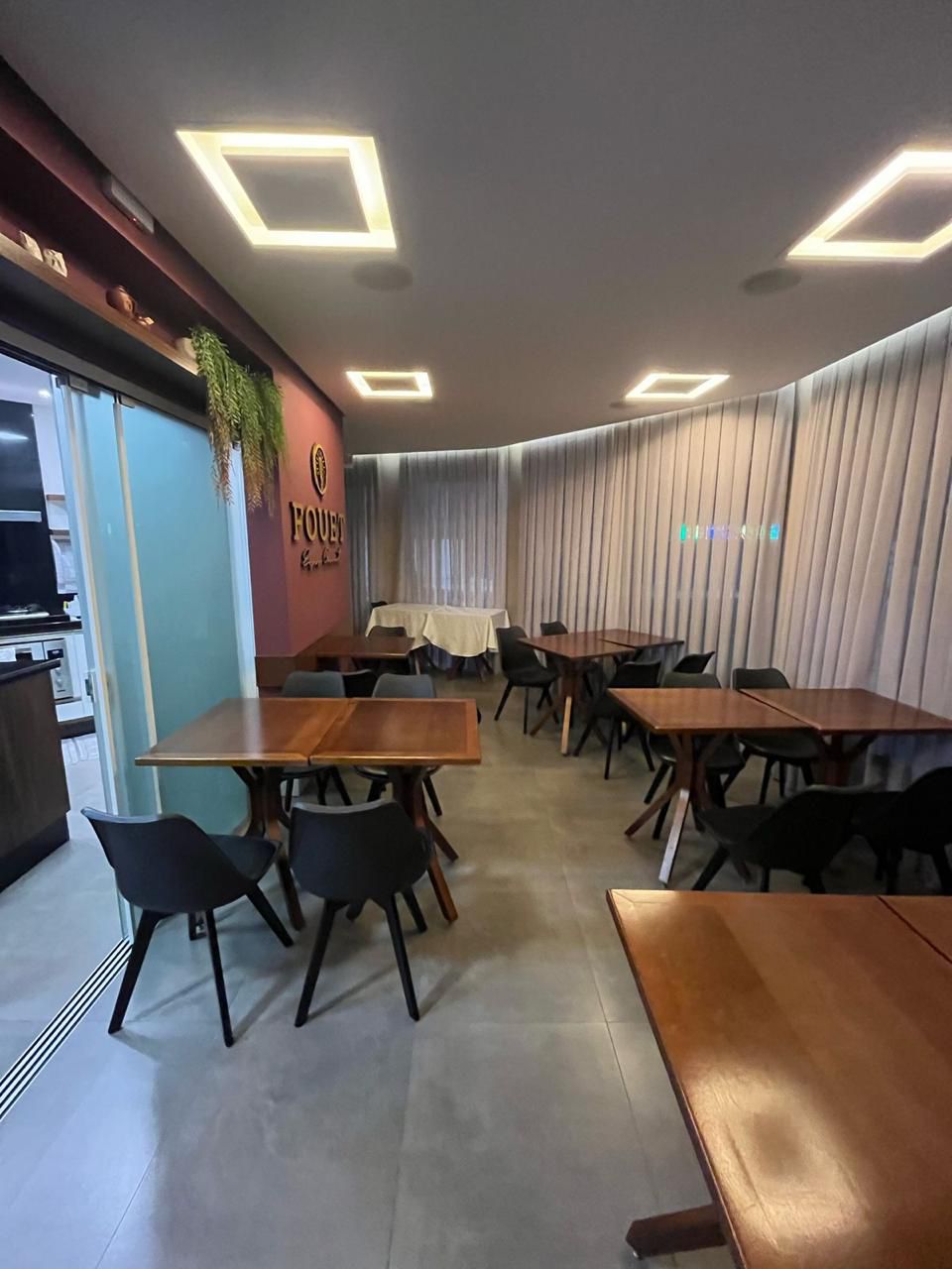 CASA ALTO PADRÃO COMERCIAL E RESIDENCIAL PARA LOCAÇÃO ANUAL NA PRAIA BRAVA