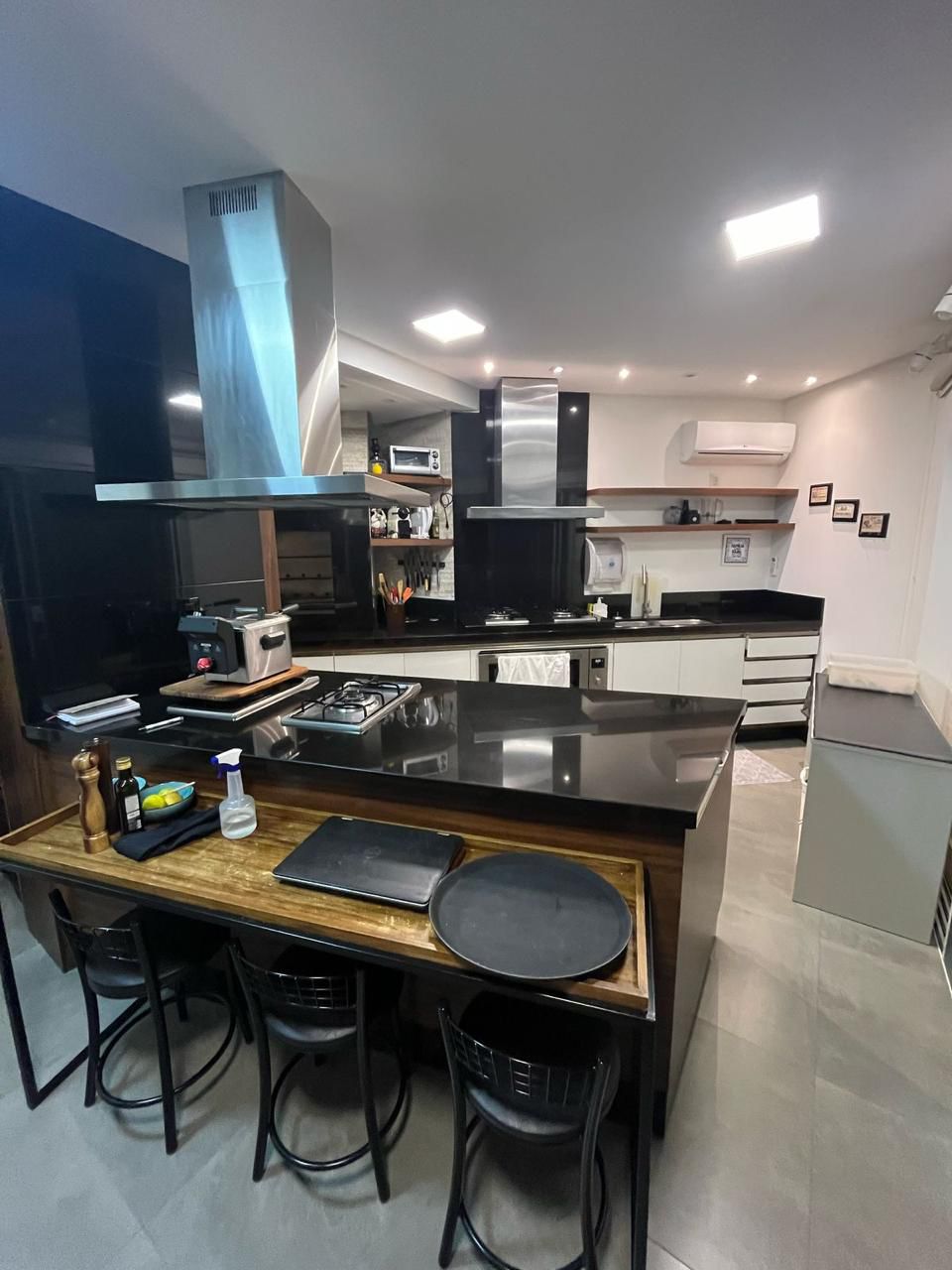 CASA ALTO PADRÃO COMERCIAL E RESIDENCIAL PARA LOCAÇÃO ANUAL NA PRAIA BRAVA