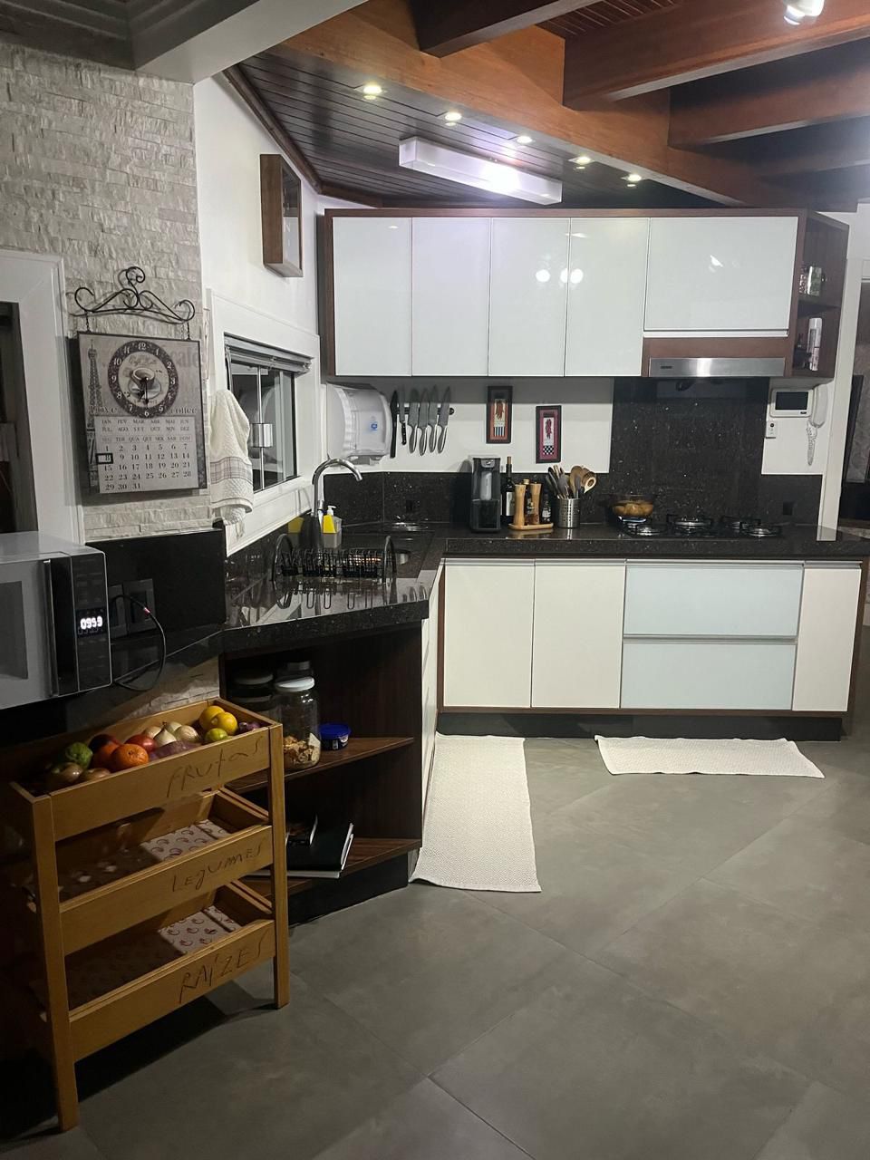 CASA ALTO PADRÃO COMERCIAL E RESIDENCIAL PARA LOCAÇÃO ANUAL NA PRAIA BRAVA