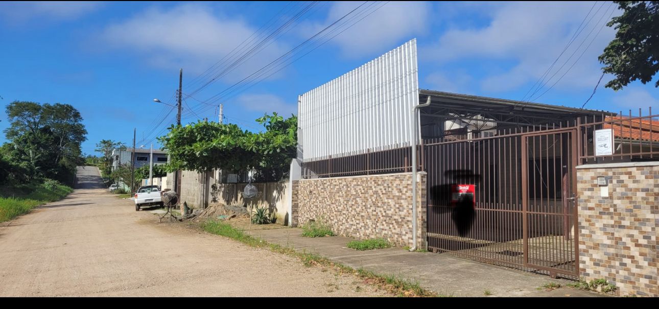 Casa Espaçosa em Penha para Venda