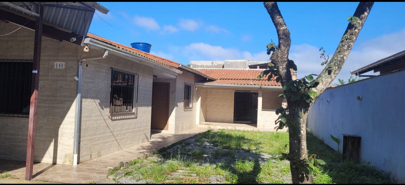 Casa Espaçosa em Penha para Venda