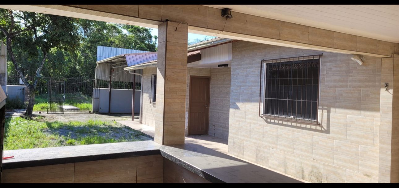 Casa Espaçosa em Penha para Venda