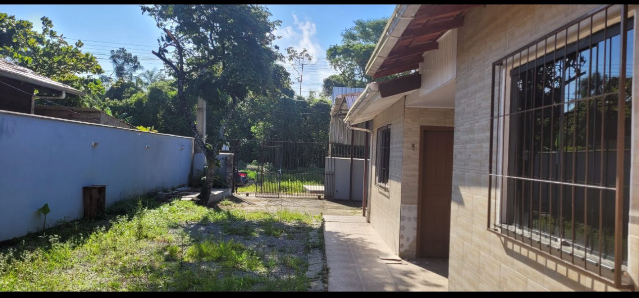 Casa Espaçosa em Penha para Venda