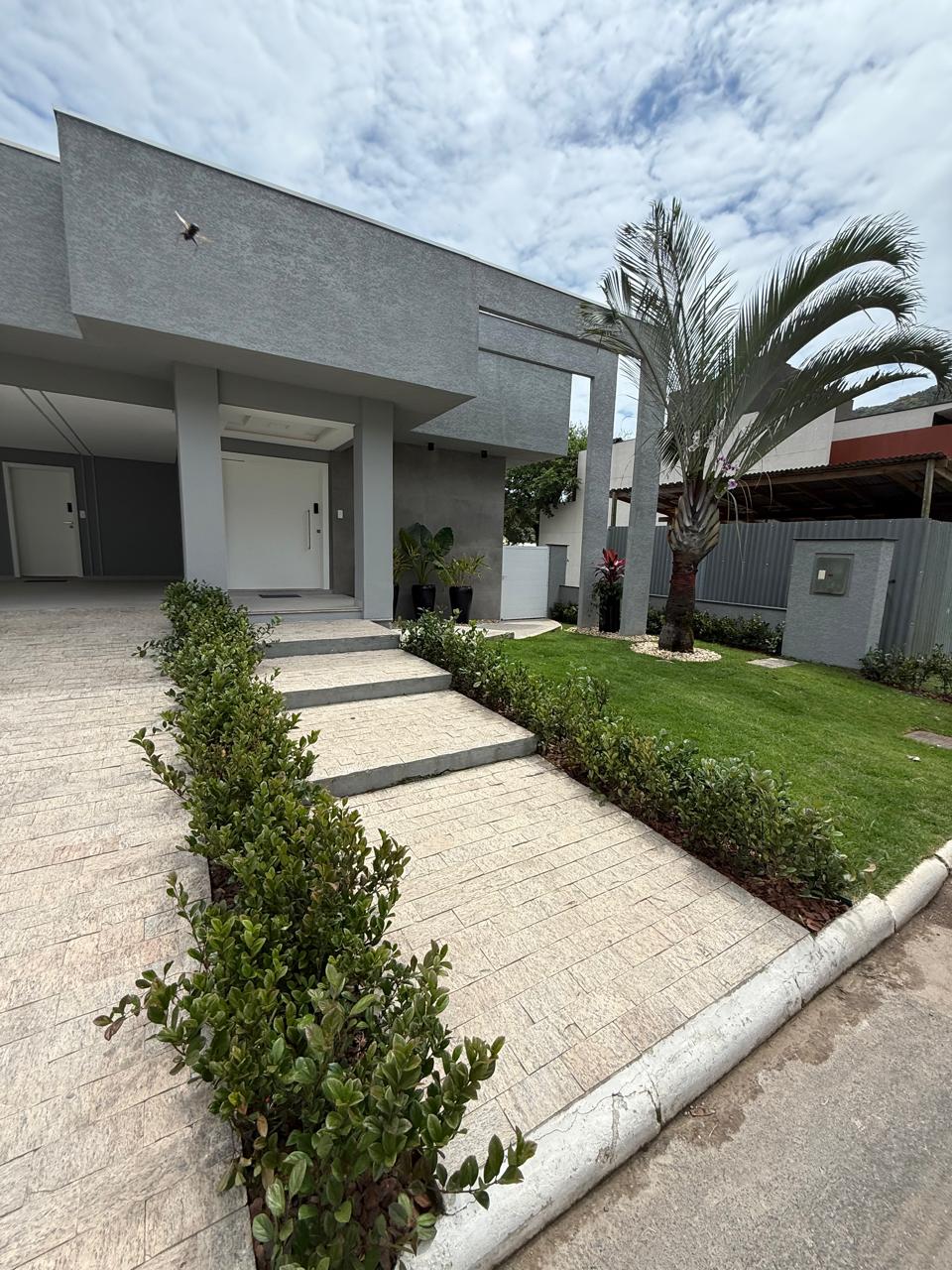 CASA FANTÁSTICA COMPLETA E DECORADA EM CONDOMÍNIO FECHADO A VENDA NA BARRA