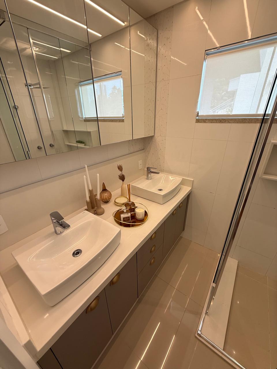 CASA FANTÁSTICA COMPLETA E DECORADA EM CONDOMÍNIO FECHADO A VENDA NA BARRA