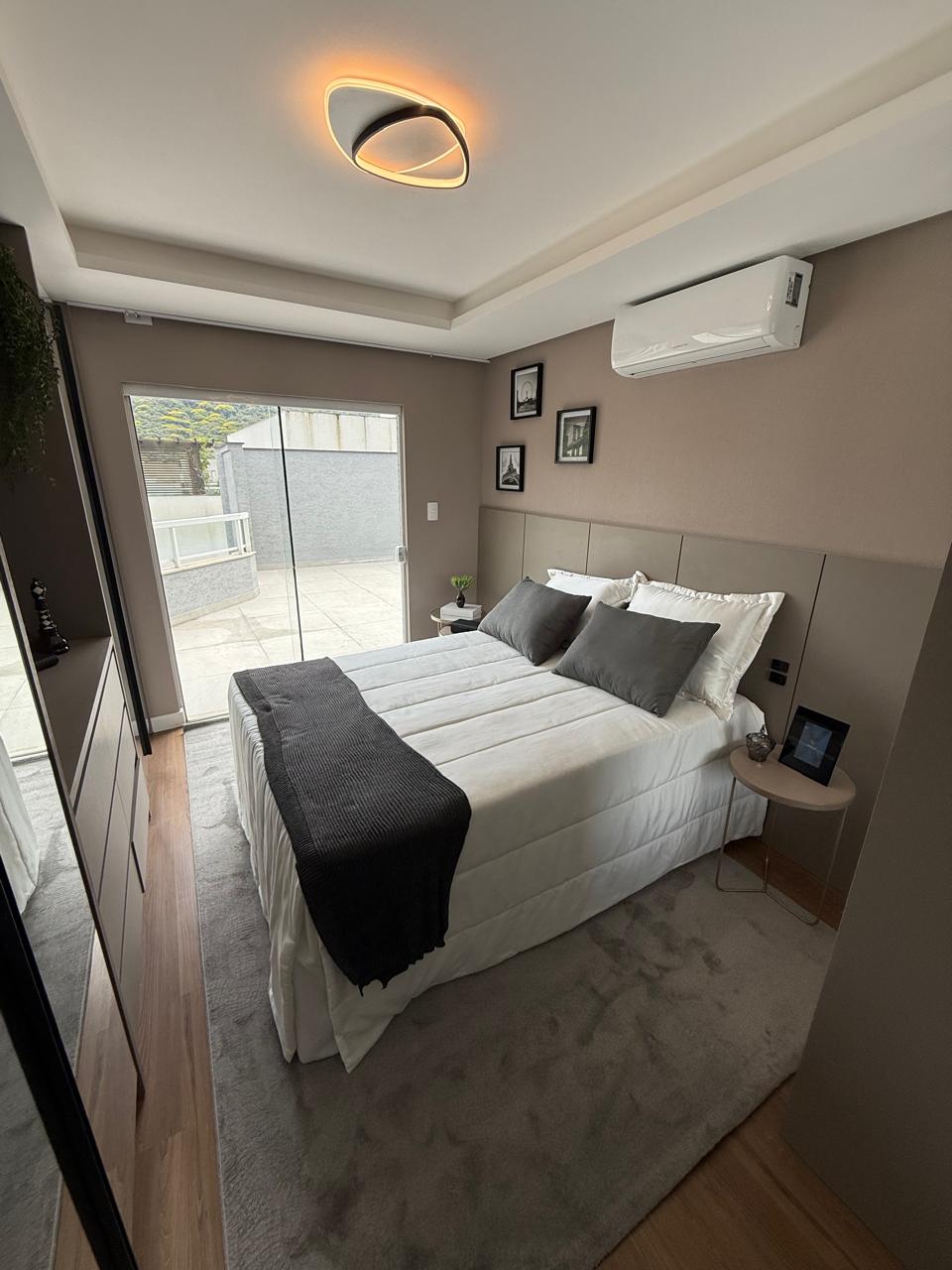 CASA FANTÁSTICA COMPLETA E DECORADA EM CONDOMÍNIO FECHADO A VENDA NA BARRA