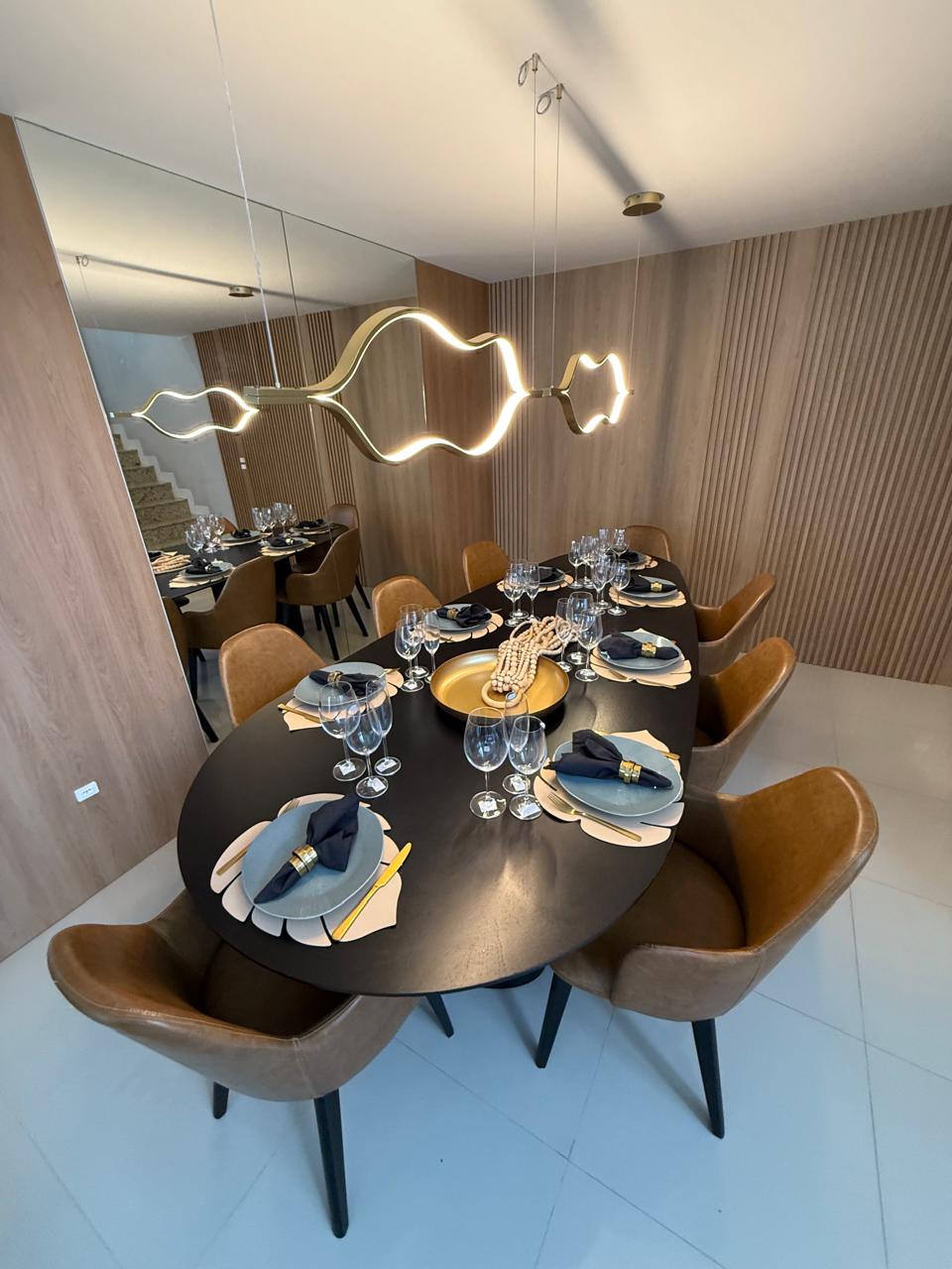 CASA FANTÁSTICA COMPLETA E DECORADA EM CONDOMÍNIO FECHADO A VENDA NA BARRA