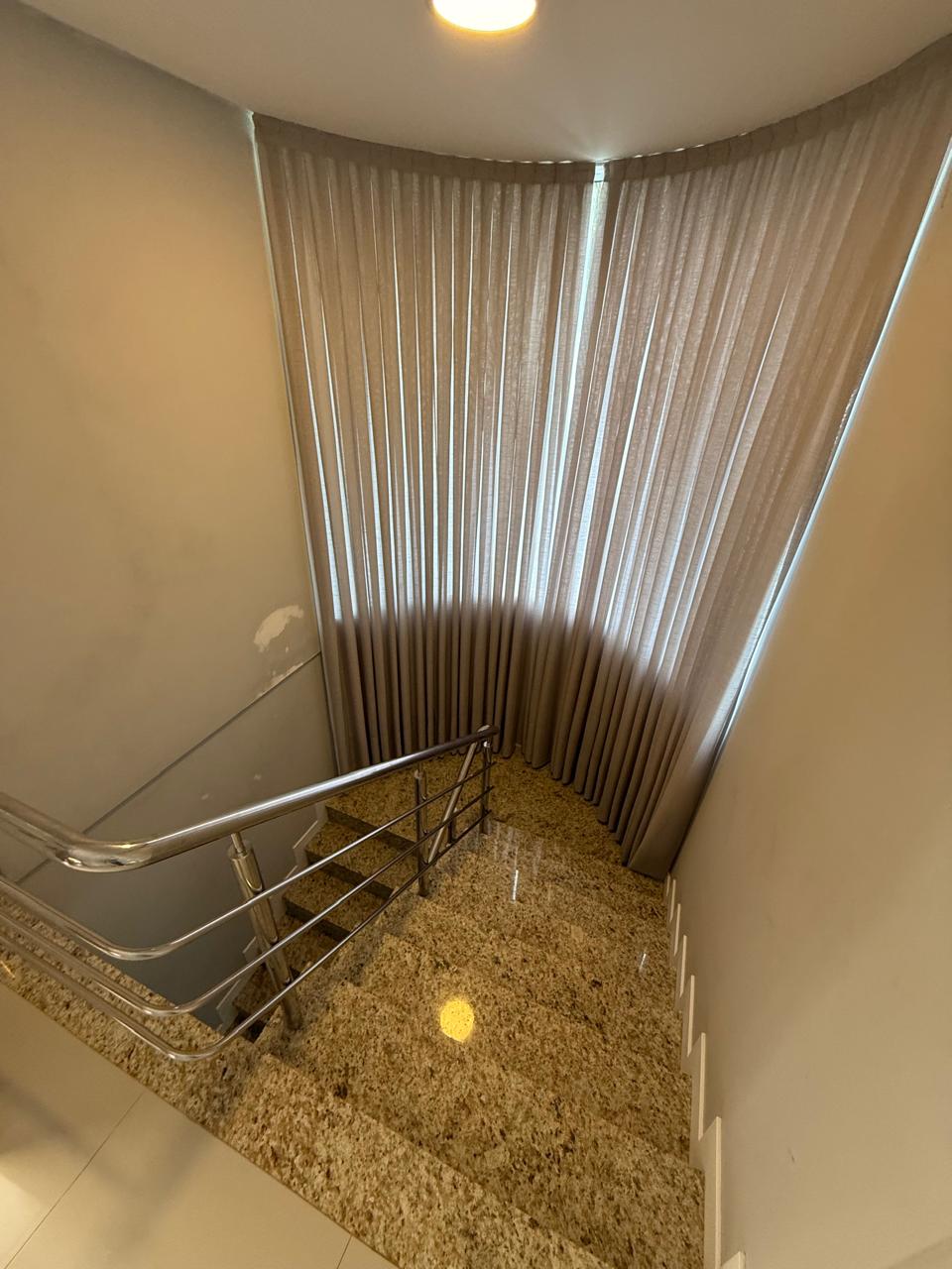 CASA FANTÁSTICA COMPLETA E DECORADA EM CONDOMÍNIO FECHADO A VENDA NA BARRA