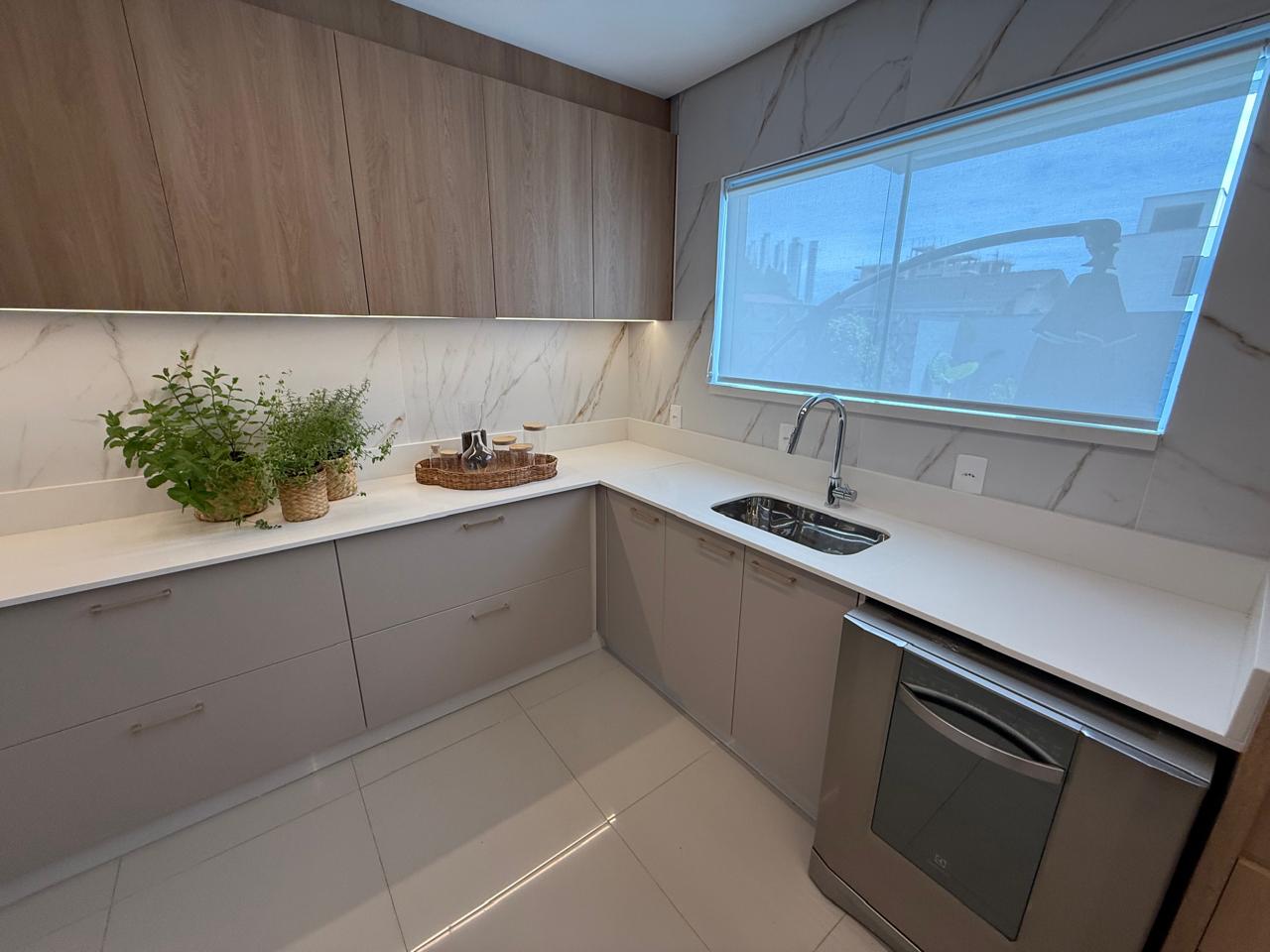 CASA FANTÁSTICA COMPLETA E DECORADA EM CONDOMÍNIO FECHADO A VENDA NA BARRA