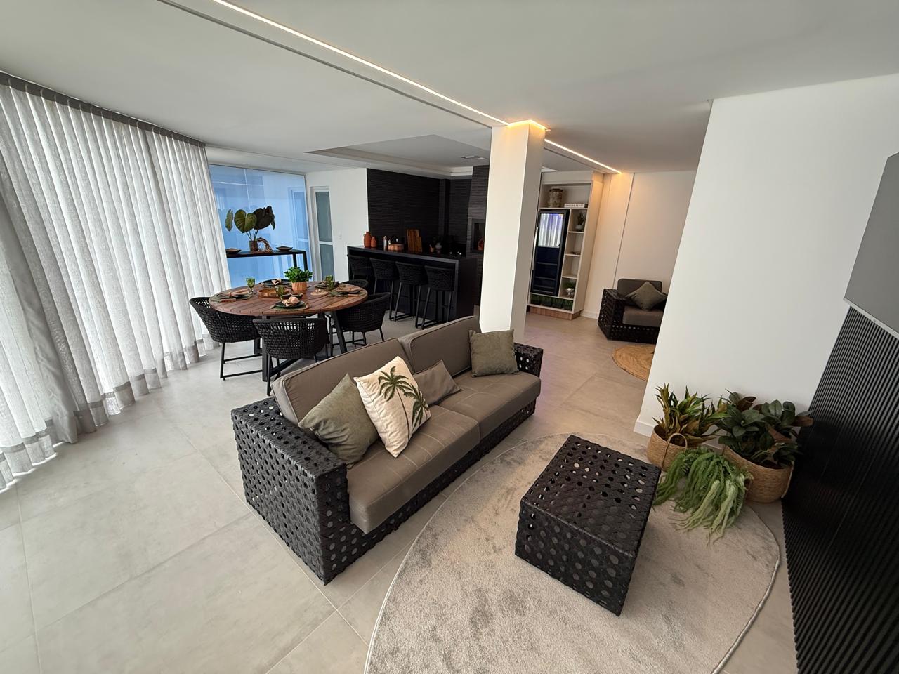 CASA FANTÁSTICA COMPLETA E DECORADA EM CONDOMÍNIO FECHADO A VENDA NA BARRA