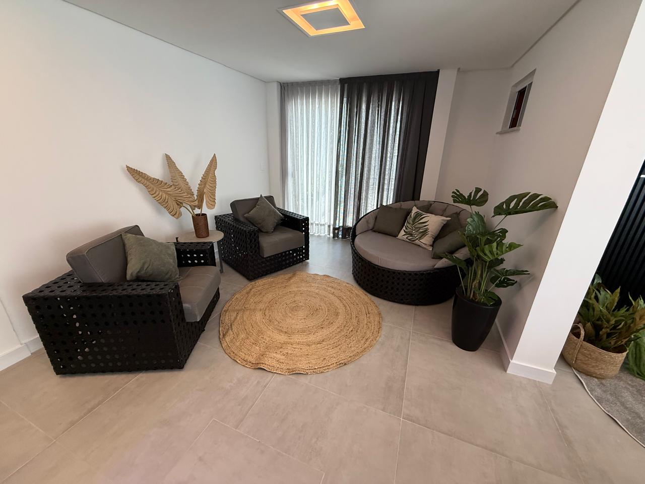 CASA FANTÁSTICA COMPLETA E DECORADA EM CONDOMÍNIO FECHADO A VENDA NA BARRA