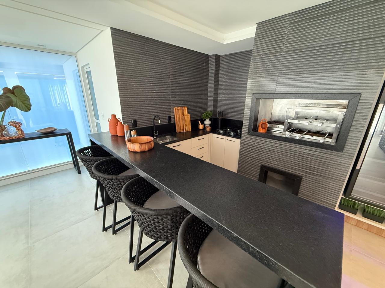 CASA FANTÁSTICA COMPLETA E DECORADA EM CONDOMÍNIO FECHADO A VENDA NA BARRA