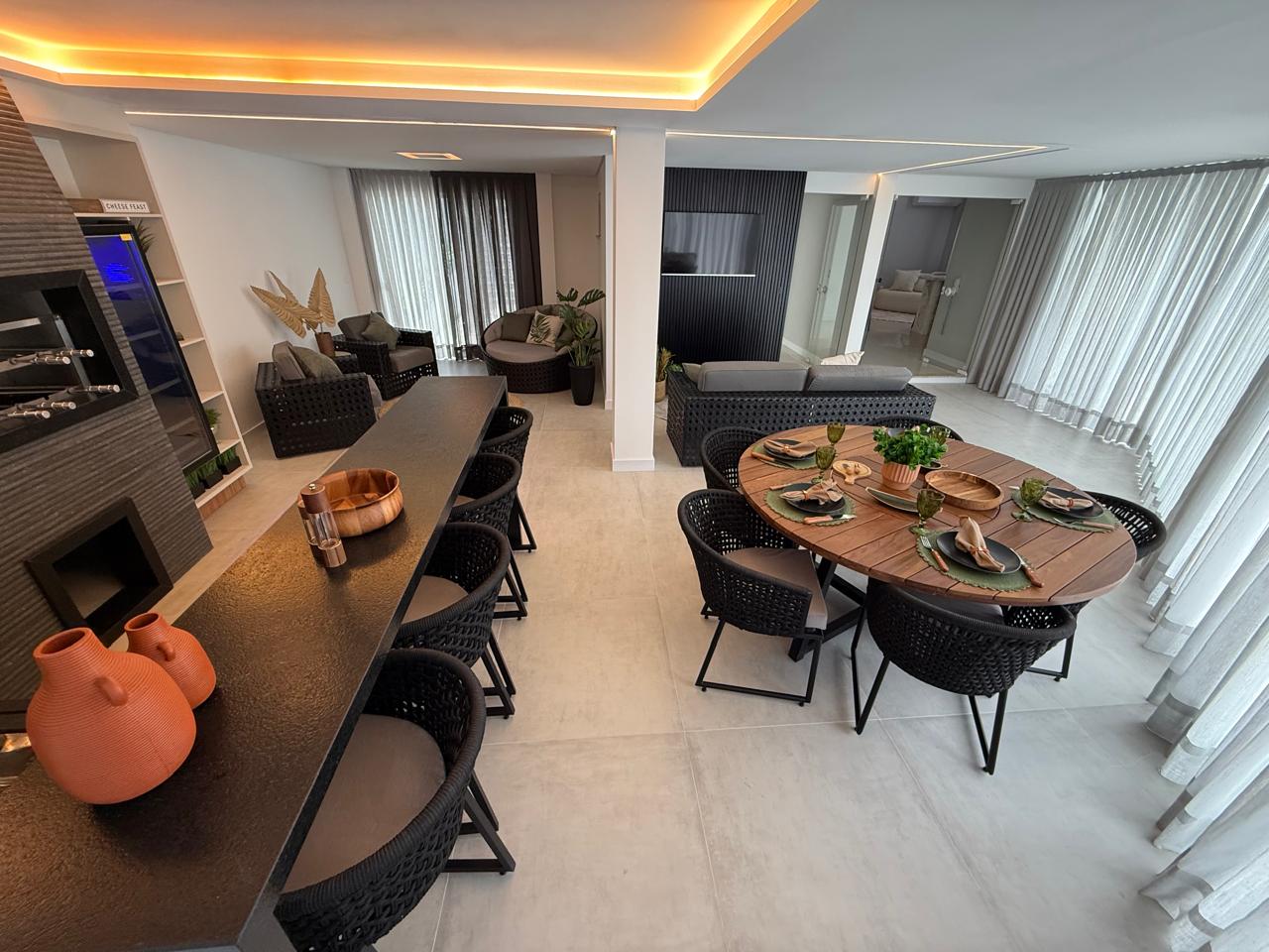 CASA FANTÁSTICA COMPLETA E DECORADA EM CONDOMÍNIO FECHADO A VENDA NA BARRA