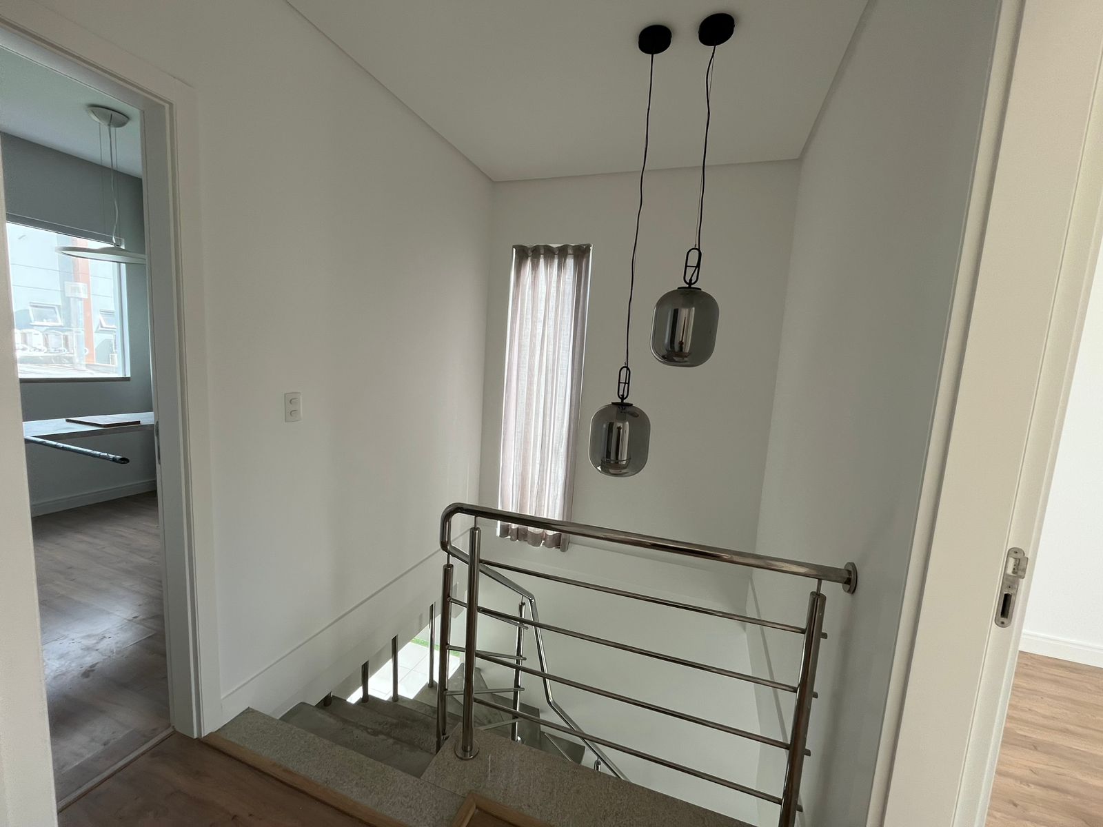 CASA COM 2 ANDARES EM CONDOMINIO FECHADO COM LAZER COMPLETO
