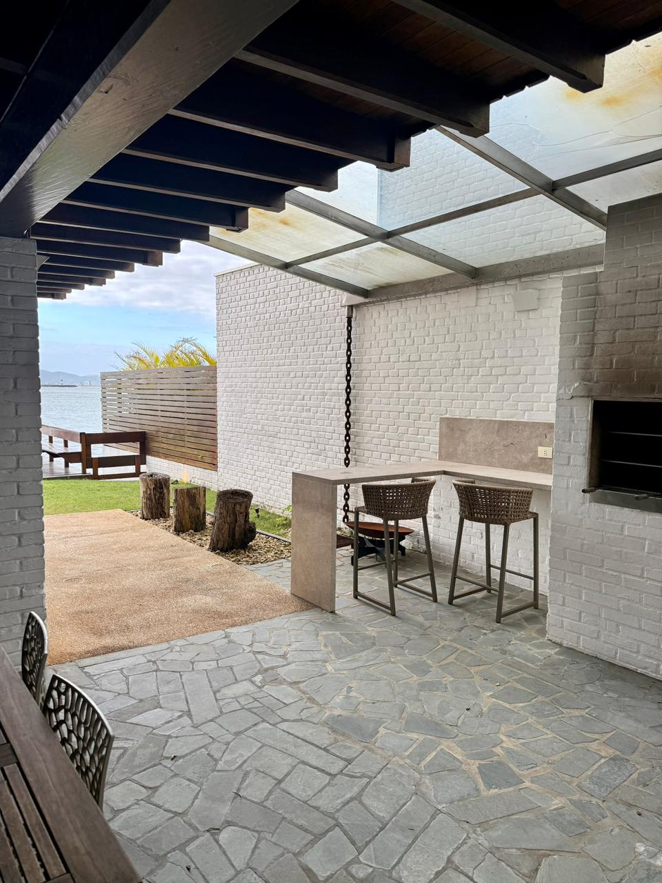 CASA FRENTE MAR EM CABEÇUDAS PARA LOCAÇÃO