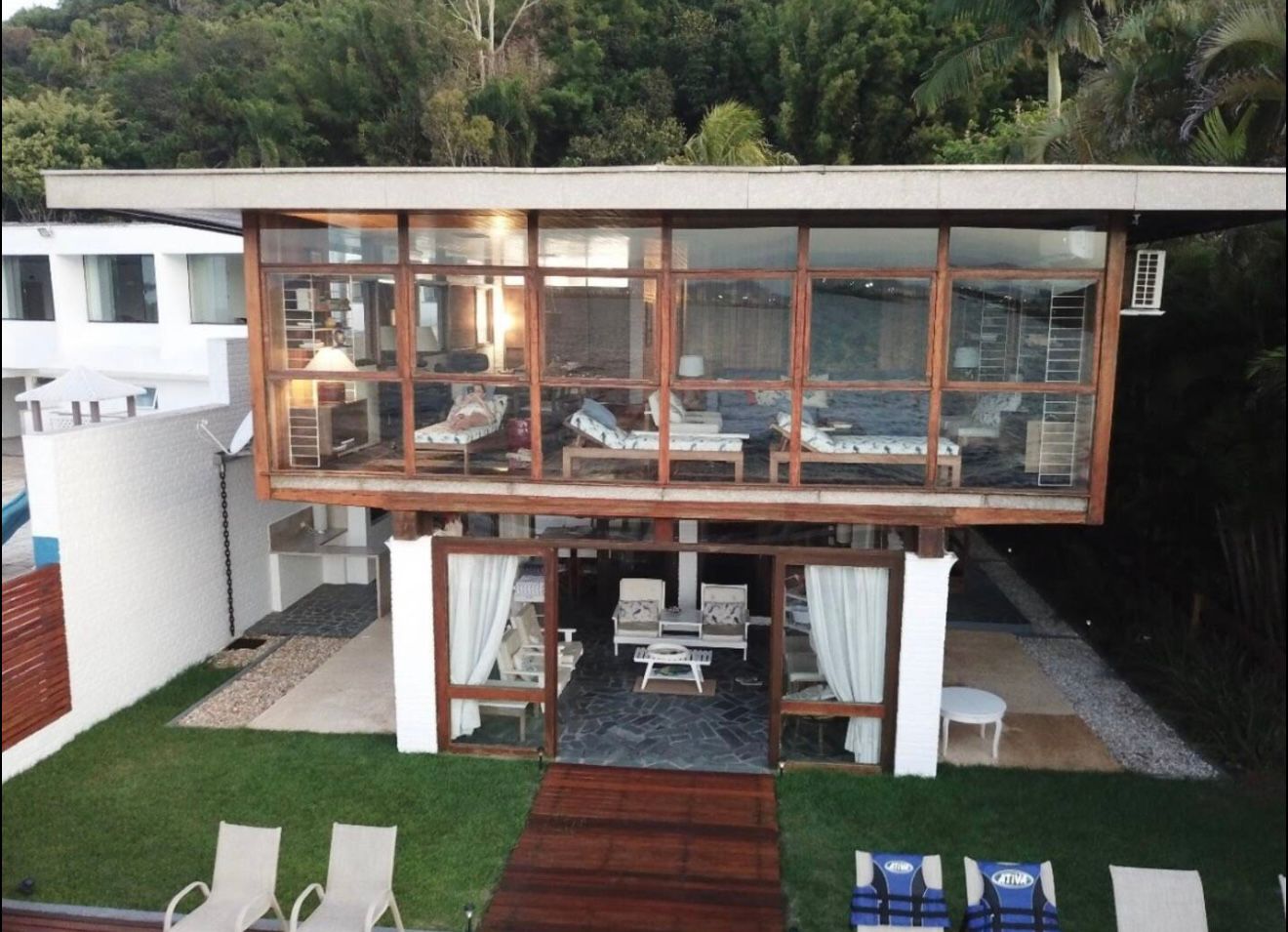 CASA FRENTE MAR EM CABEÇUDAS PARA LOCAÇÃO