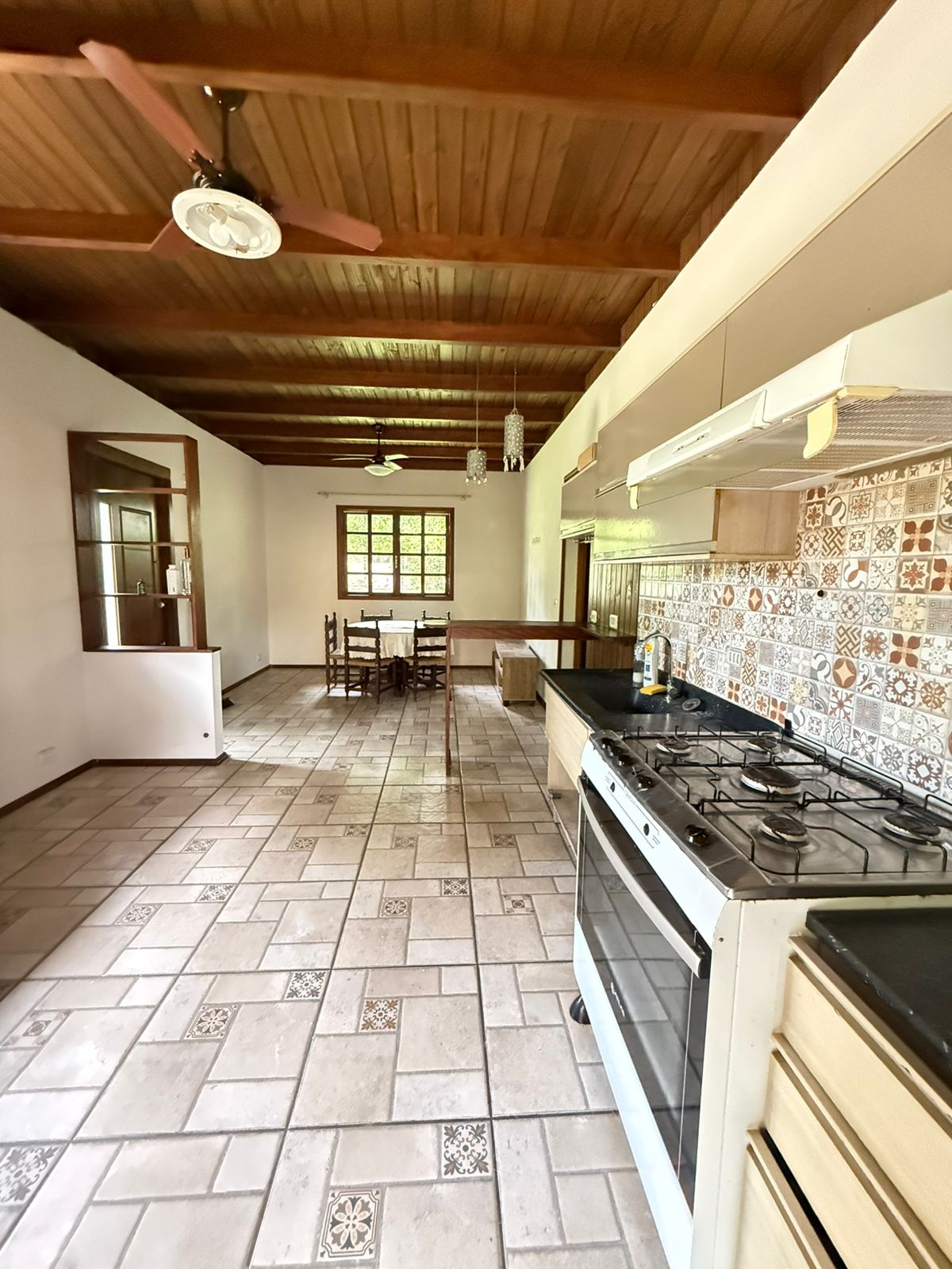 CASA COM 9 BANHEIROS PARA LOCAÇÃO ANUAL