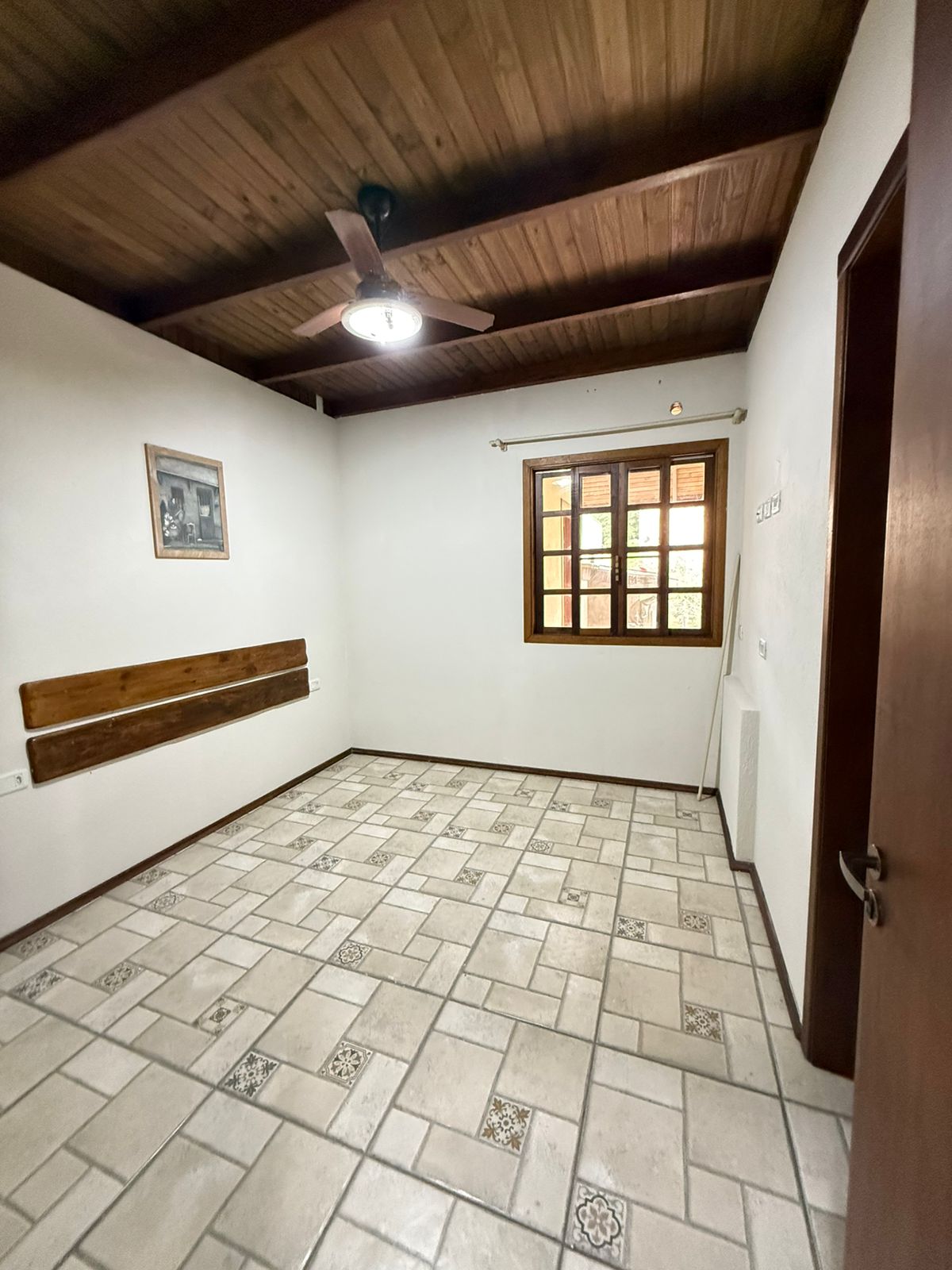 CASA COM 9 BANHEIROS PARA LOCAÇÃO ANUAL