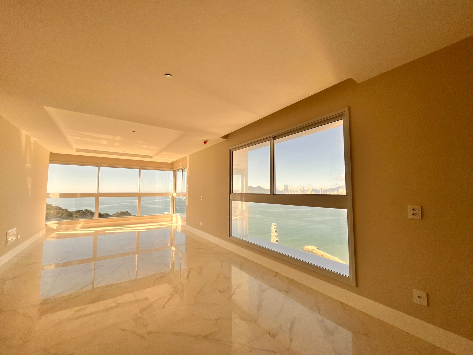 APARTAMENTO ALTO PADRÃO COM VISTA MAR NO BLUE COAST