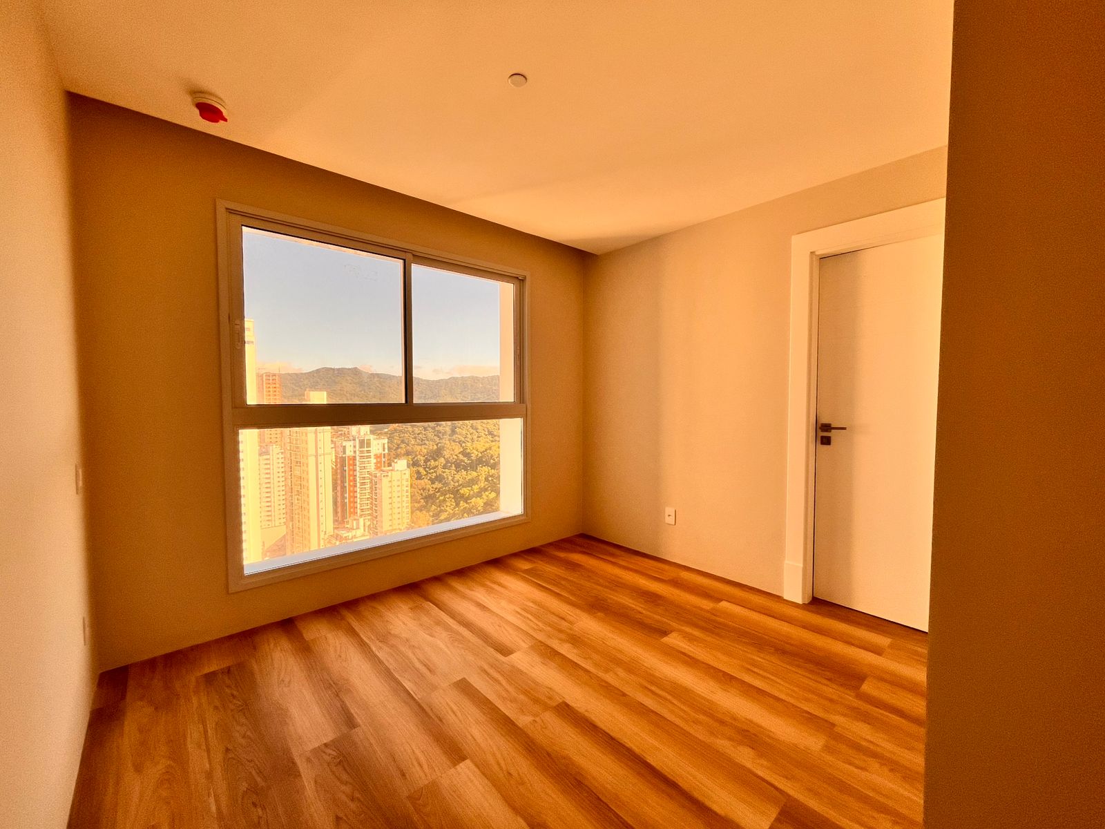 APARTAMENTO ALTO PADRÃO COM VISTA MAR NO BLUE COAST