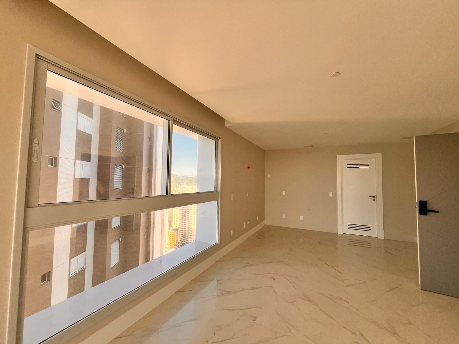 APARTAMENTO ALTO PADRÃO COM VISTA MAR NO BLUE COAST