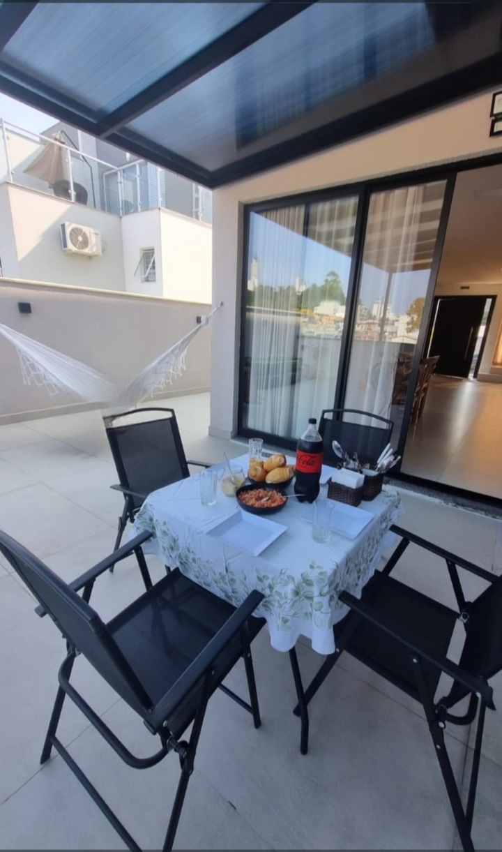 CASA TRIPLEX MOBILIADA A VENDA EM BALNEARIO CAMBORIU