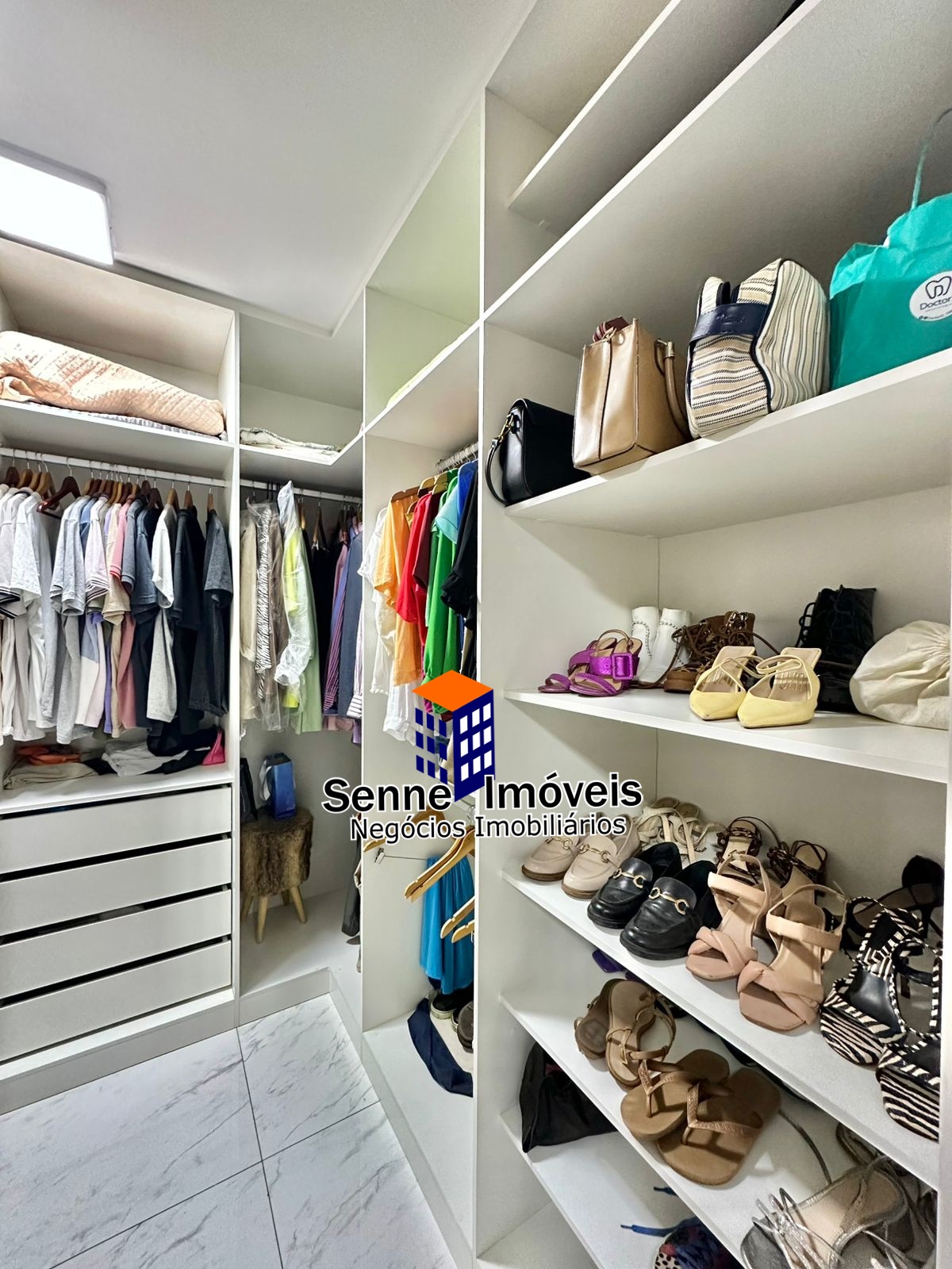 DUPLEX COM 3 SUÍTES EM MORADA DE LARANJEIRAS - PORTEIRA FECHADA