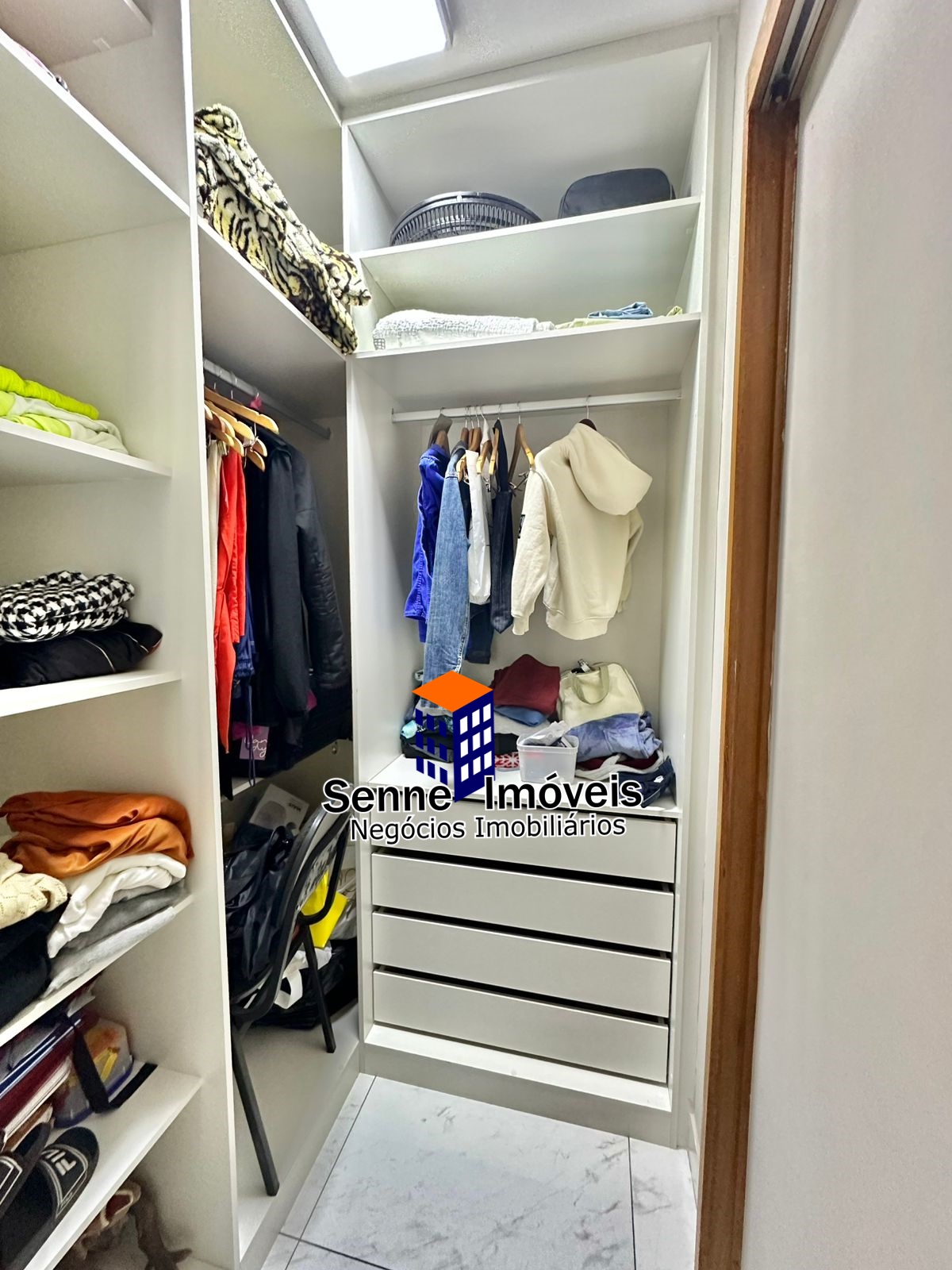 DUPLEX COM 3 SUÍTES EM MORADA DE LARANJEIRAS - PORTEIRA FECHADA