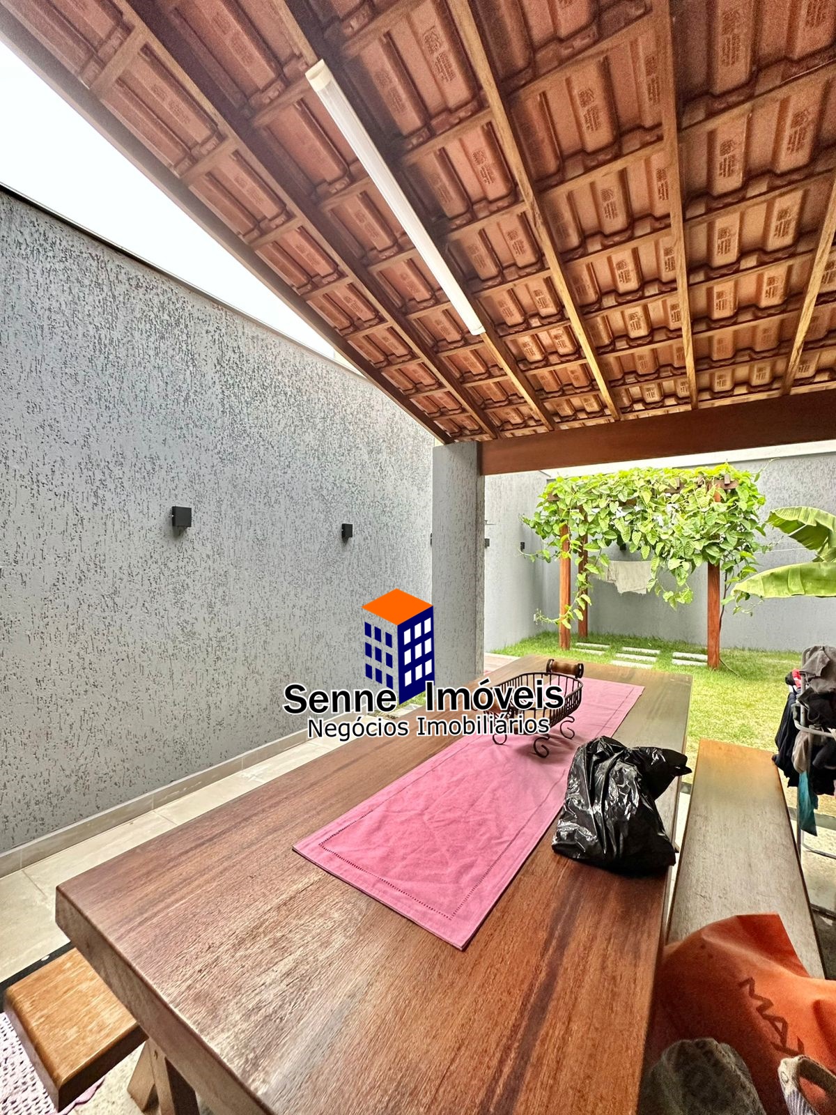 DUPLEX COM 3 SUÍTES EM MORADA DE LARANJEIRAS - PORTEIRA FECHADA