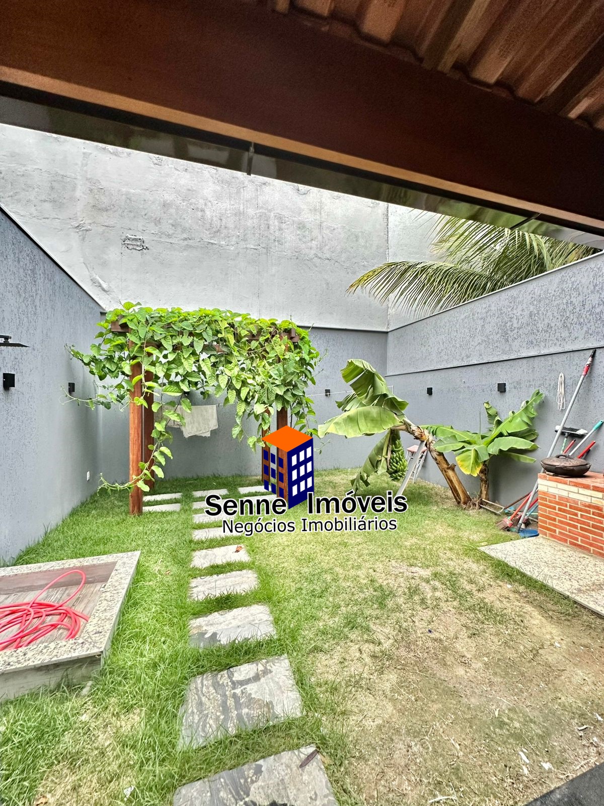 DUPLEX COM 3 SUÍTES EM MORADA DE LARANJEIRAS - PORTEIRA FECHADA