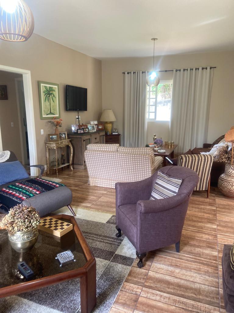 VENDA: Casa em Araras, Petrópolis - RJ. 