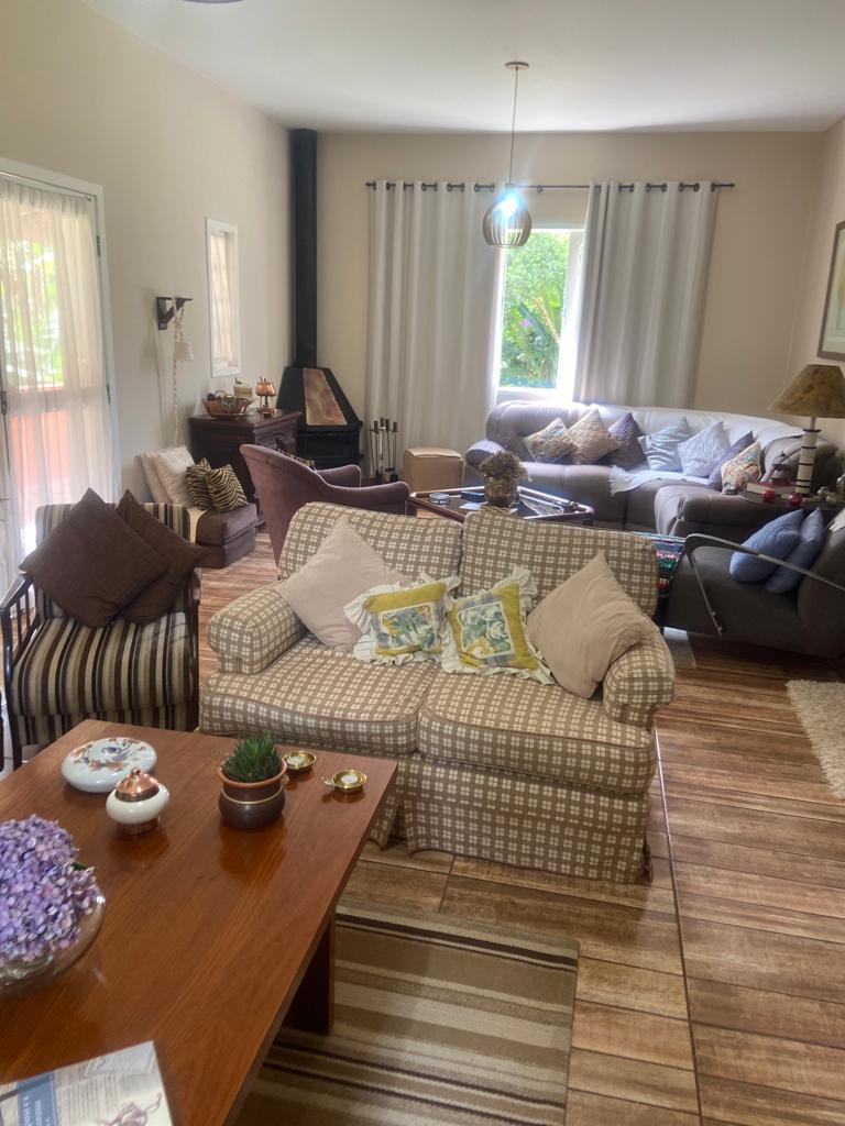 VENDA: Casa em Araras, Petrópolis - RJ. 