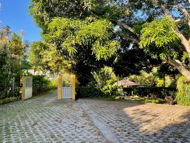 Maravilhosa Casa Duplex De Alto Padrão Com 4 Suítes No Exclusivo Condomínio Busca Vida.