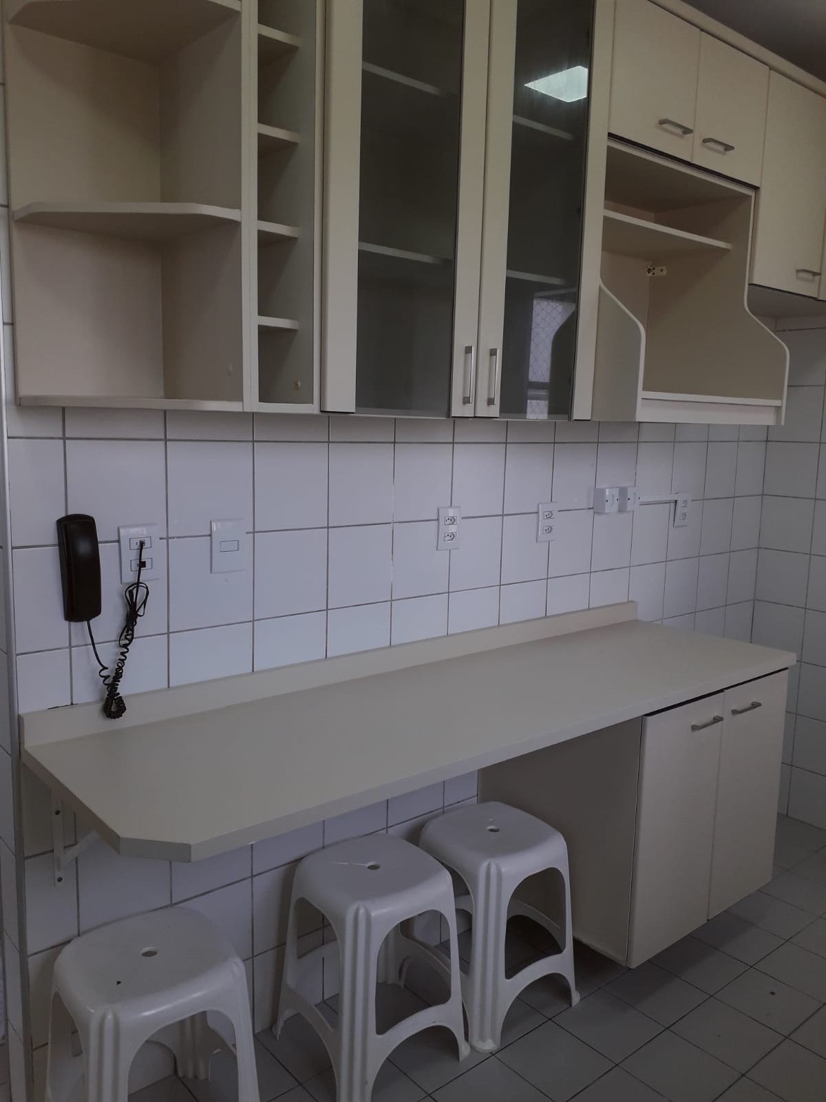 ALUGO 3 QUARTOS COM 3 GARAGENS  NO CIDADE JARDIM