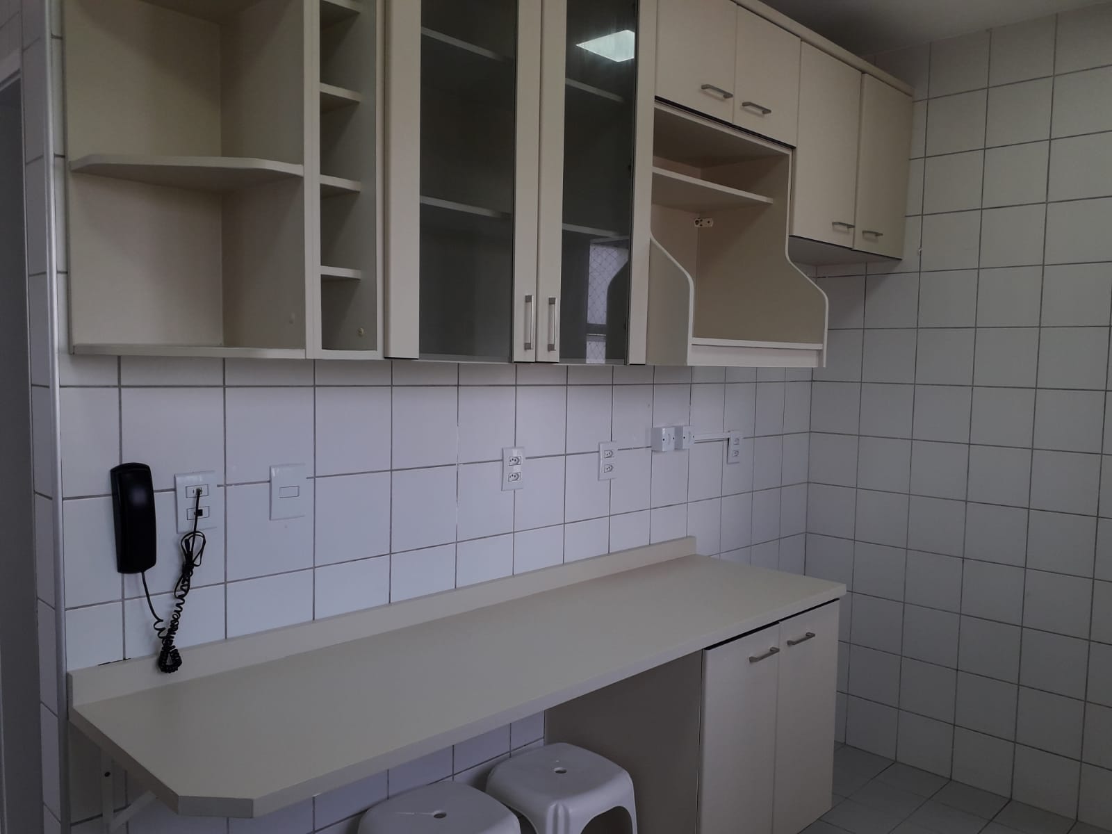 ALUGO 3 QUARTOS COM 3 GARAGENS  NO CIDADE JARDIM