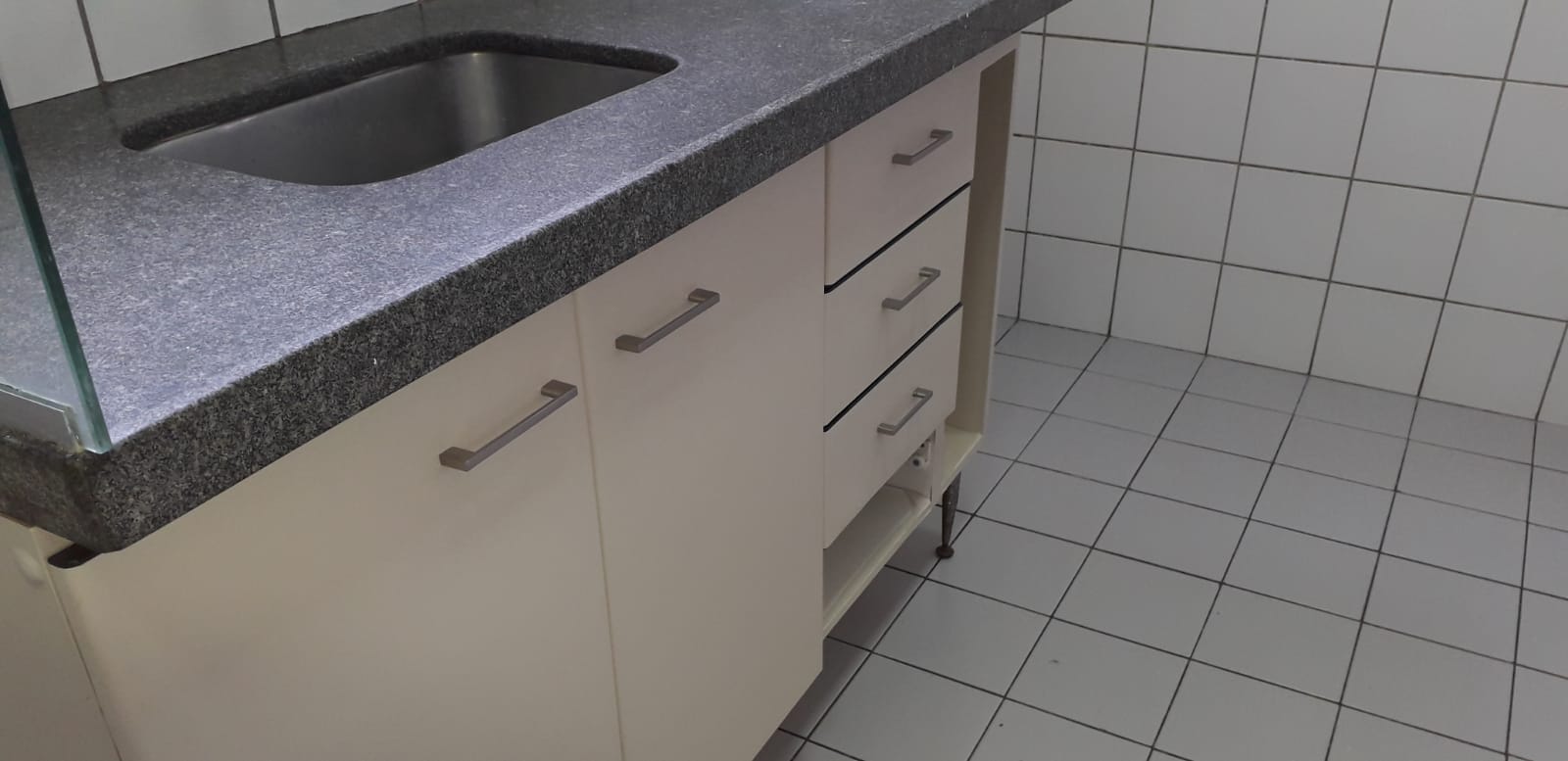 ALUGO 3 QUARTOS COM 3 GARAGENS  NO CIDADE JARDIM