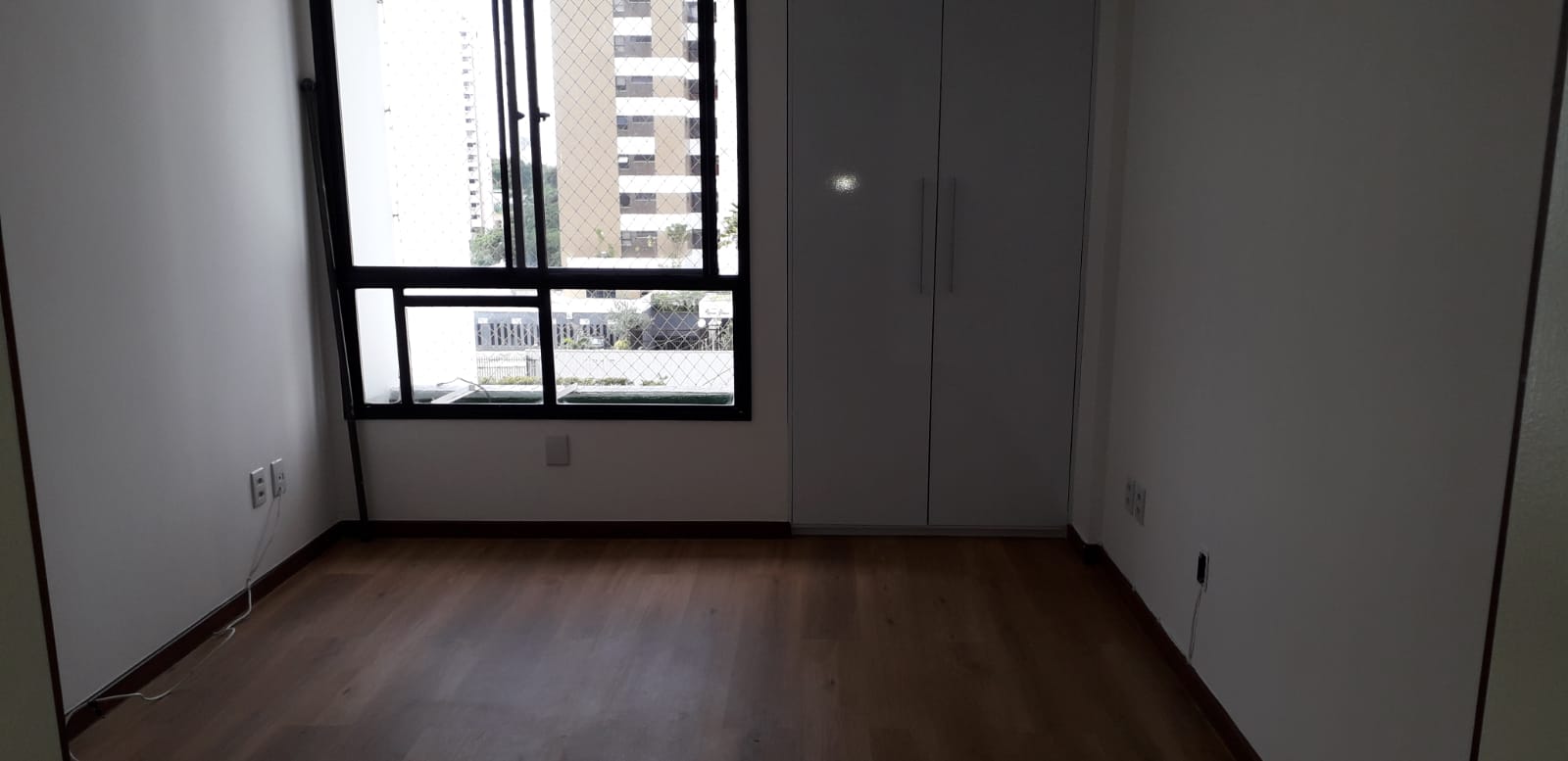 ALUGO 3 QUARTOS COM 3 GARAGENS  NO CIDADE JARDIM