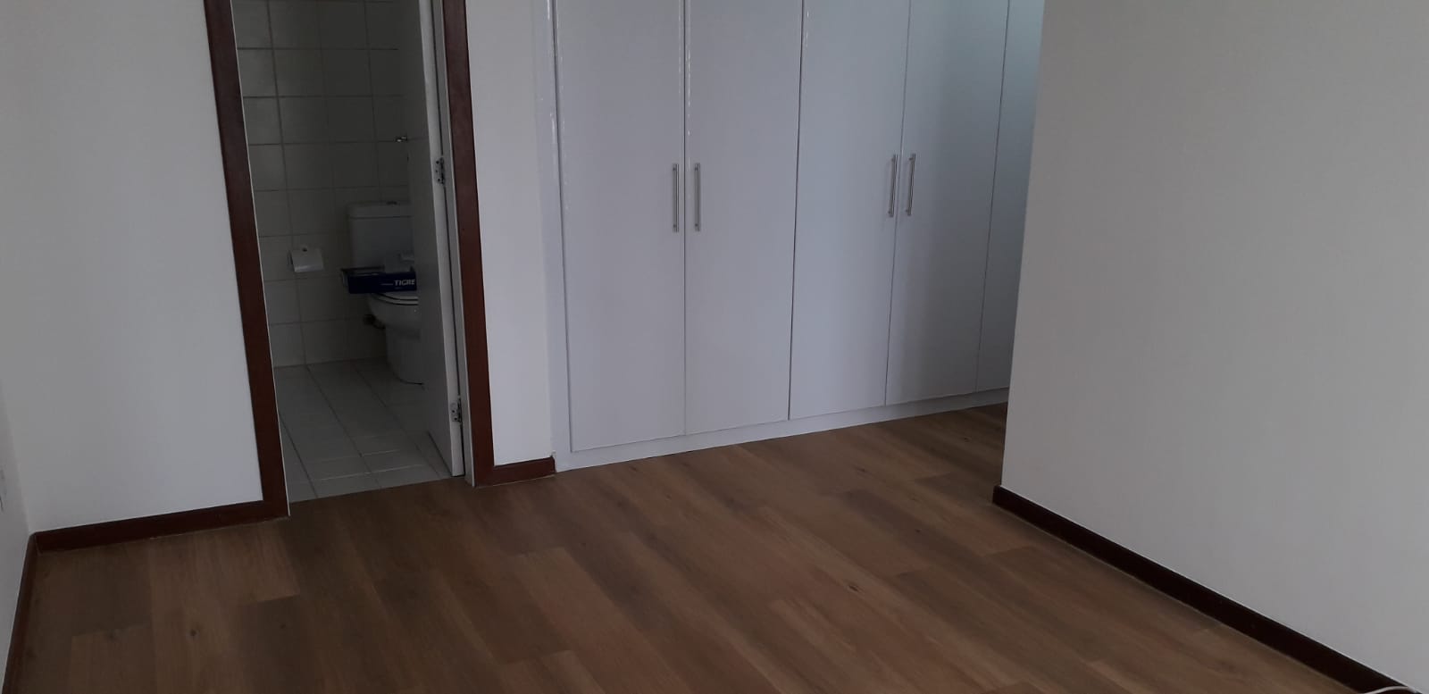 ALUGO 3 QUARTOS COM 3 GARAGENS  NO CIDADE JARDIM