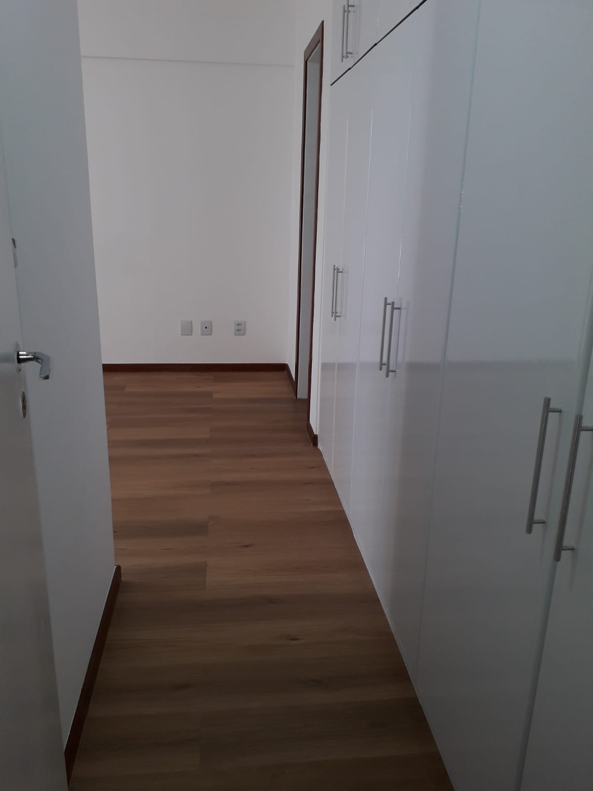 ALUGO 3 QUARTOS COM 3 GARAGENS  NO CIDADE JARDIM