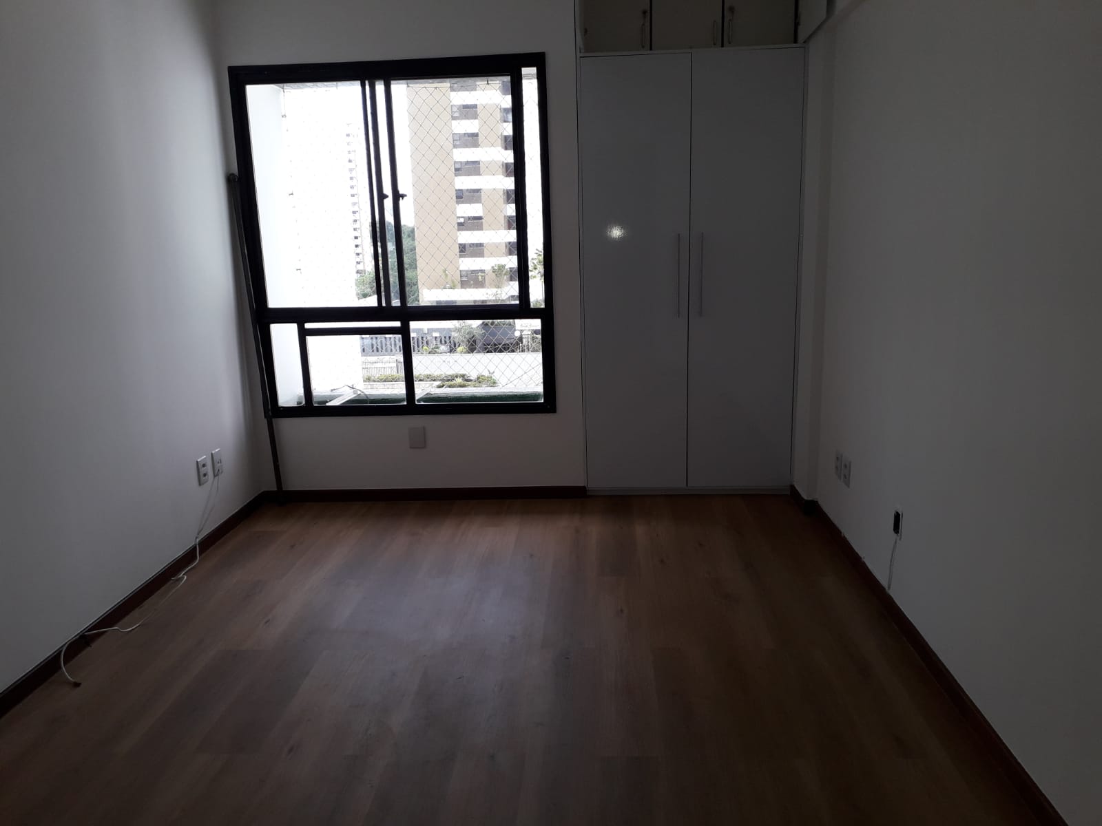 ALUGO 3 QUARTOS COM 3 GARAGENS  NO CIDADE JARDIM