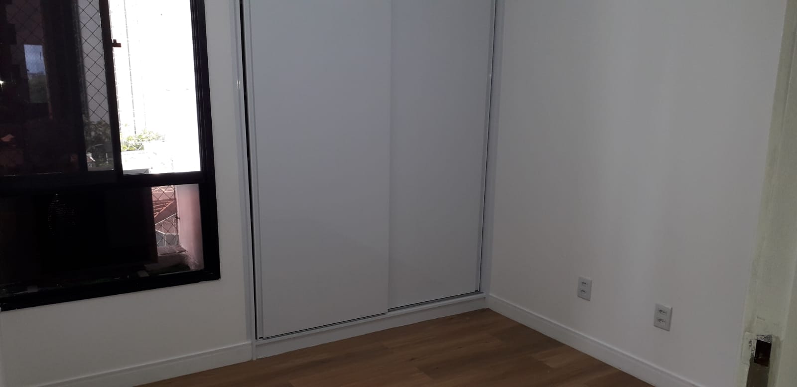 ALUGO 3 QUARTOS COM 3 GARAGENS  NO CIDADE JARDIM