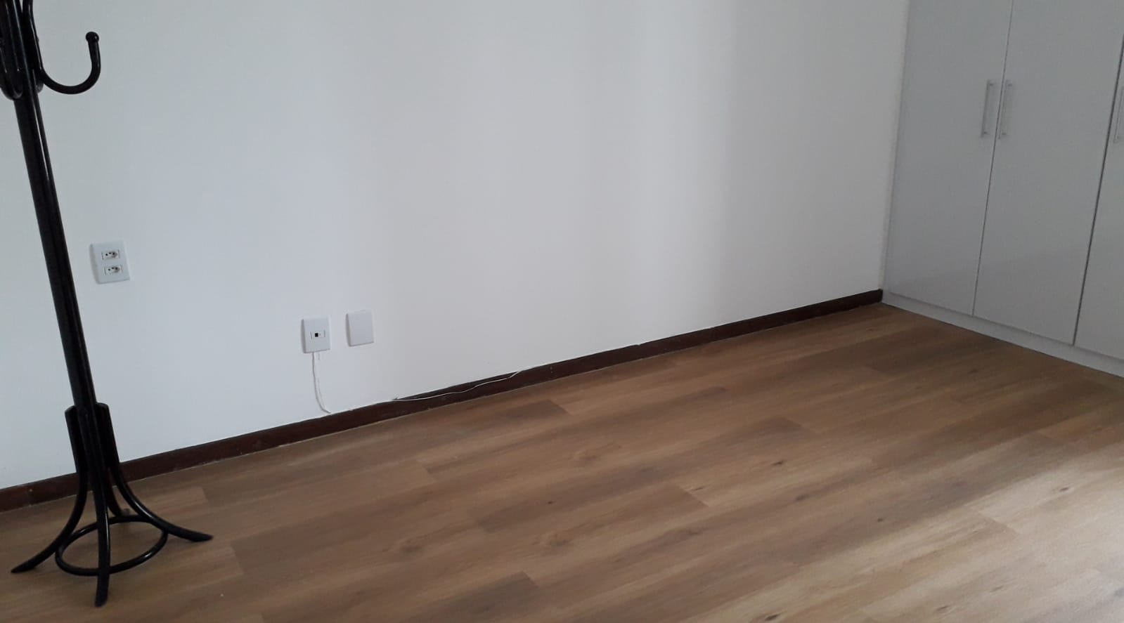 ALUGO 3 QUARTOS COM 3 GARAGENS  NO CIDADE JARDIM