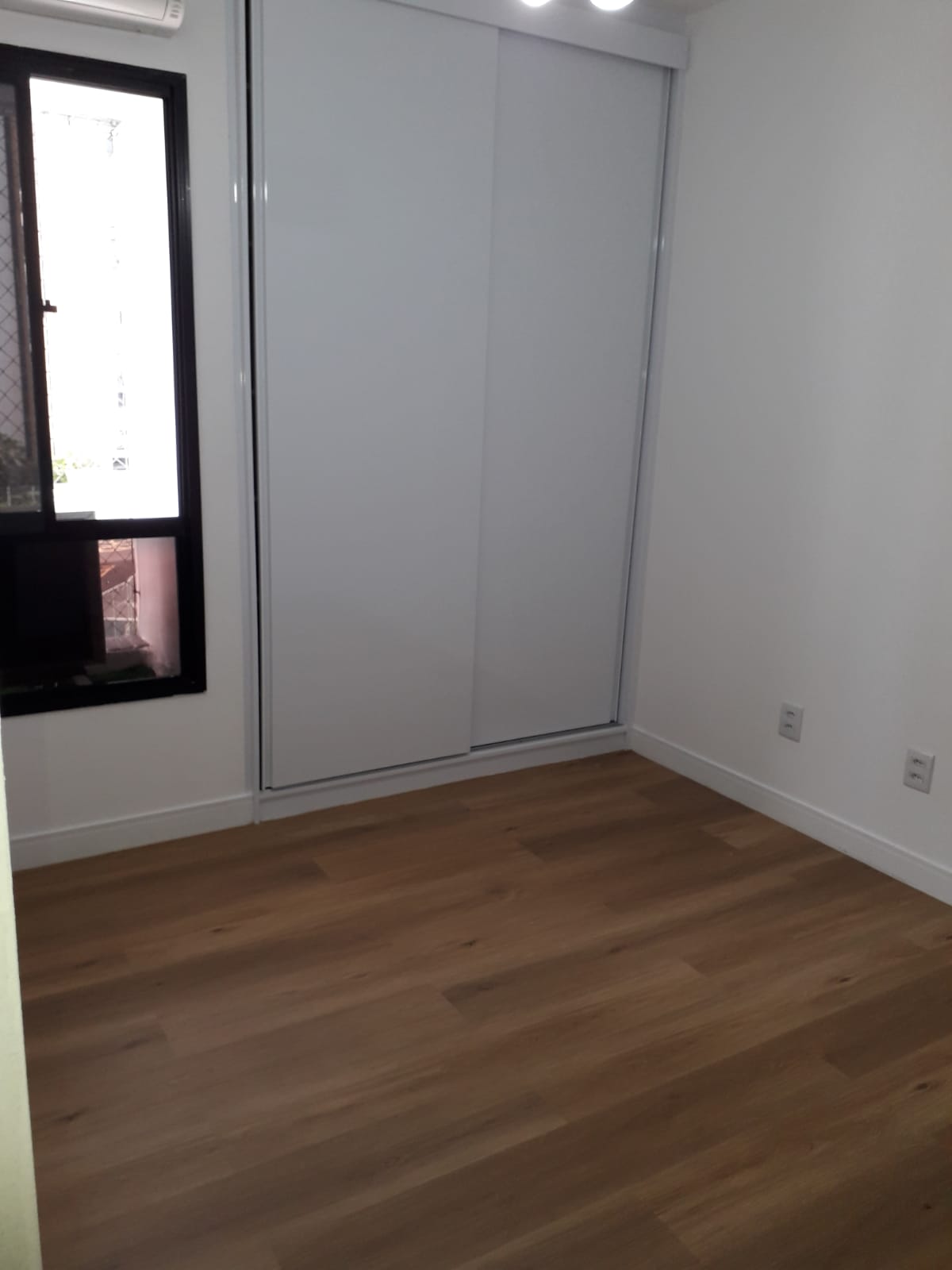 ALUGO 3 QUARTOS COM 3 GARAGENS  NO CIDADE JARDIM