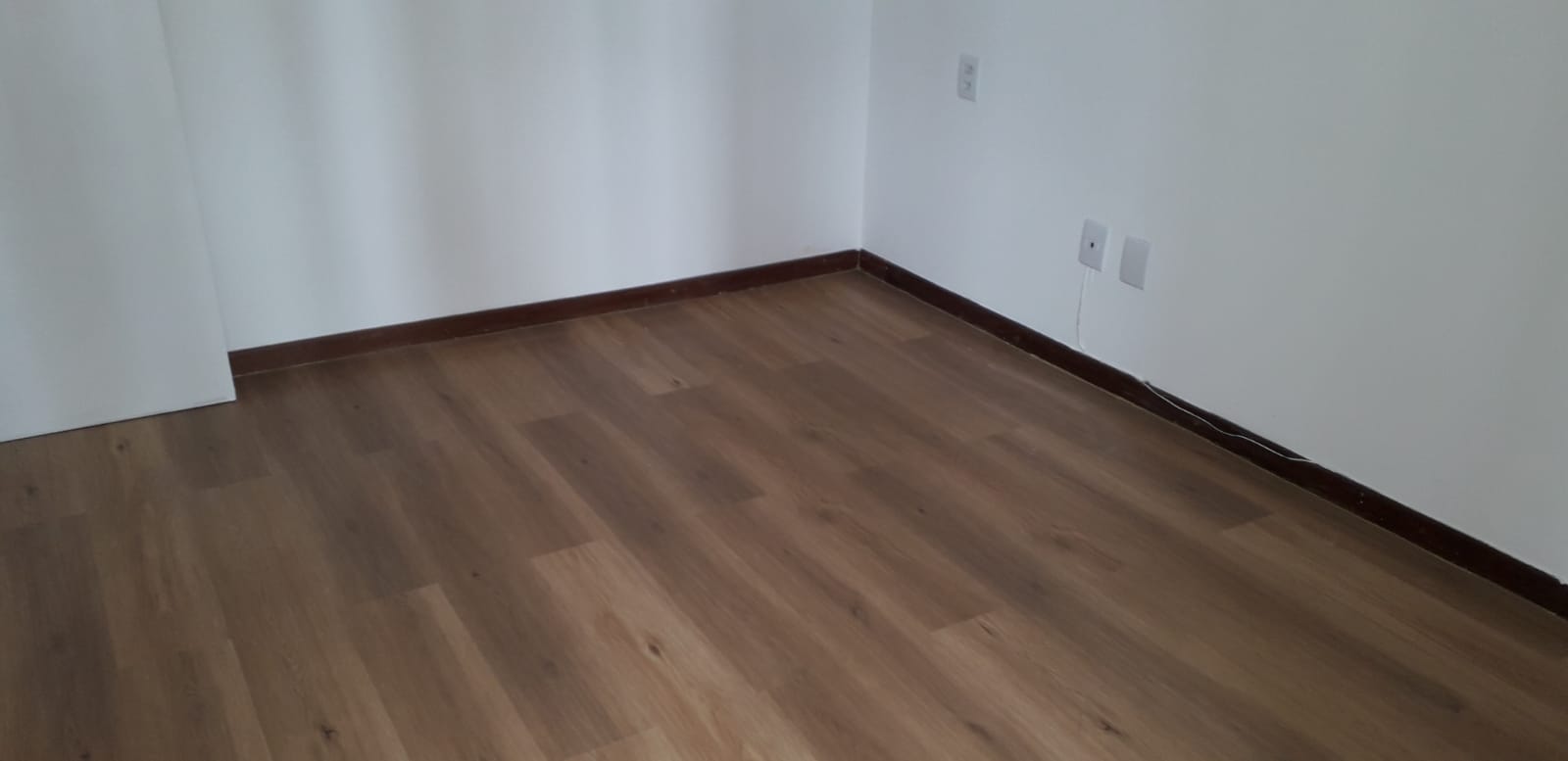 ALUGO 3 QUARTOS COM 3 GARAGENS  NO CIDADE JARDIM