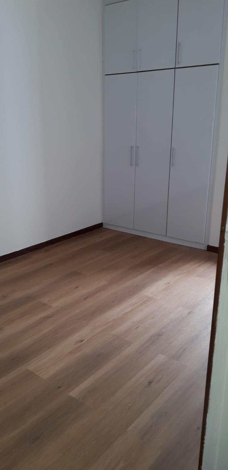 ALUGO 3 QUARTOS COM 3 GARAGENS  NO CIDADE JARDIM