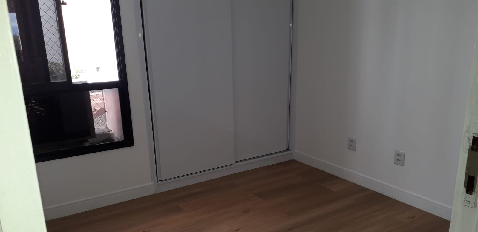 ALUGO 3 QUARTOS COM 3 GARAGENS  NO CIDADE JARDIM